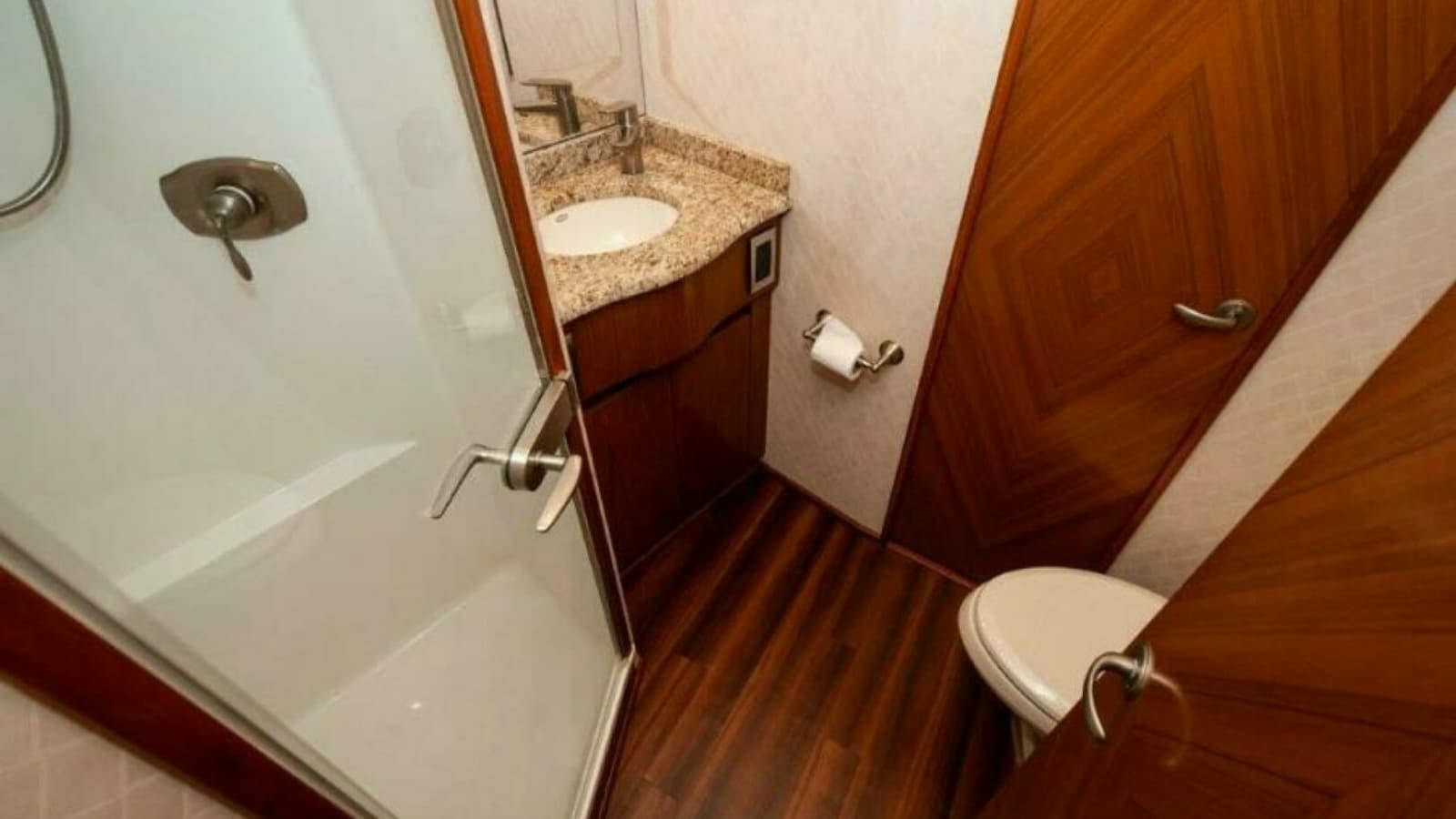 2012 76 Viking Sky Bridge Barefoot Drive VIP Head