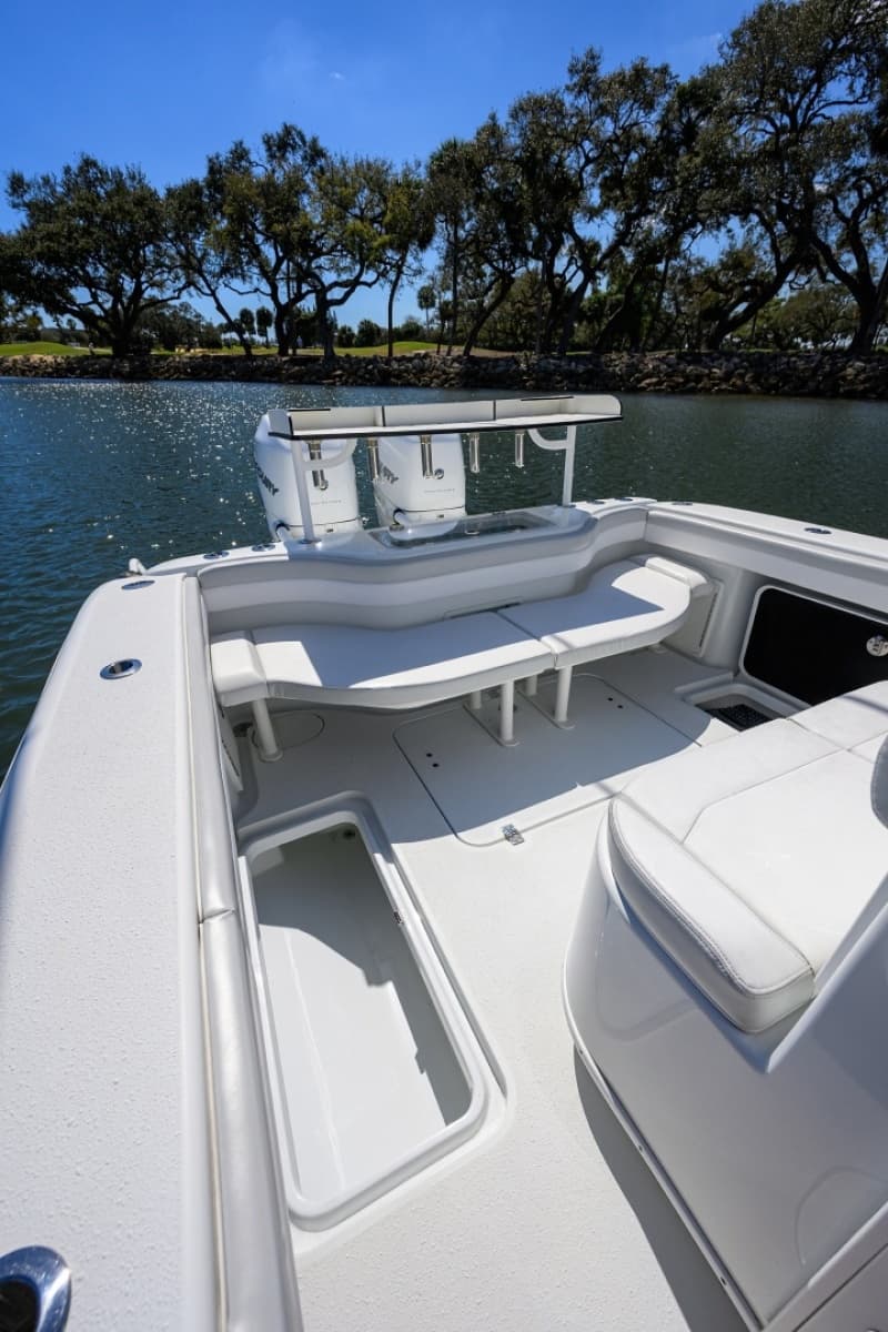 Yellowfin 34 - Cockpit