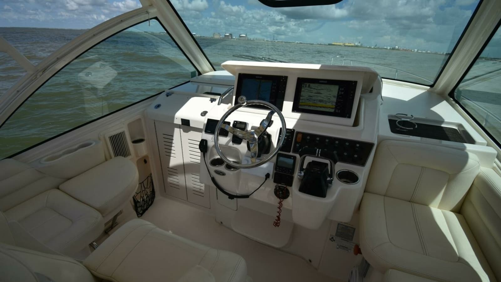 2016 Grady-White 330 Express