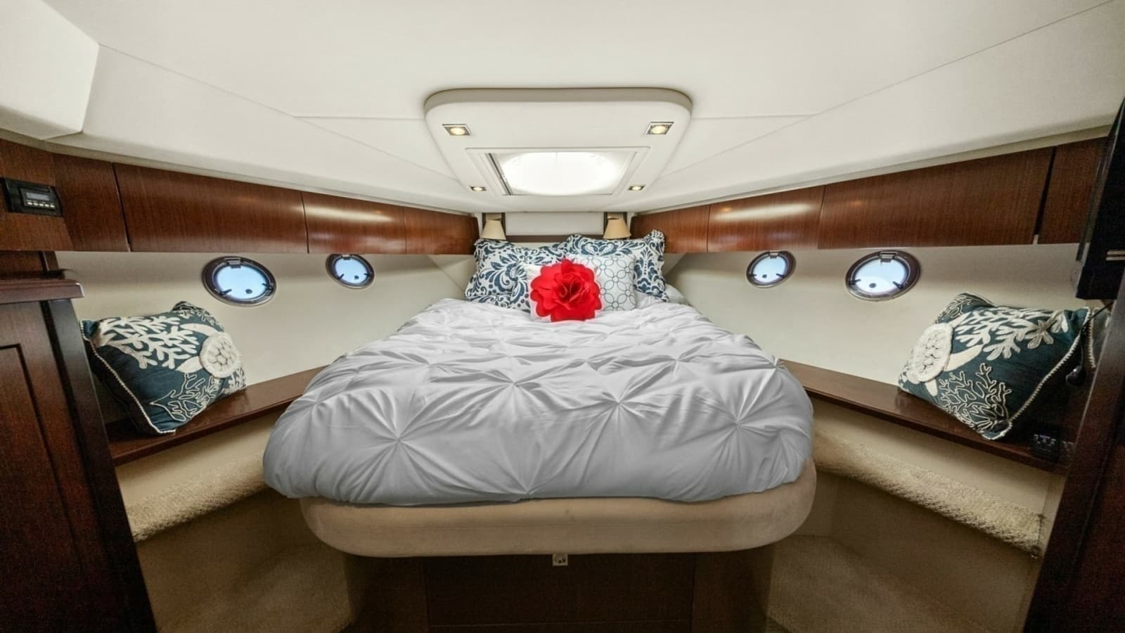 2012 Cruiser Yachts 54 Cantius - Stateroom