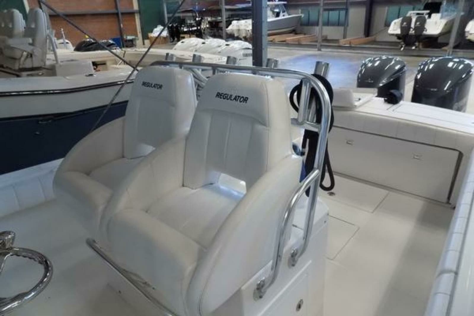Regulator 34 - WIN PER DAY - Helm Station Seating