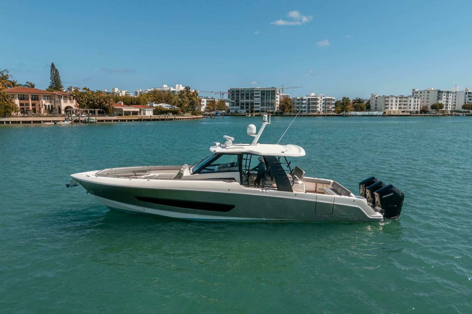 2023 Boston Whaler 420 Outrage