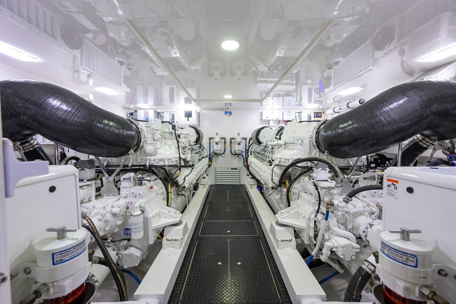 Viking 80 MERCEDES - Engine Room