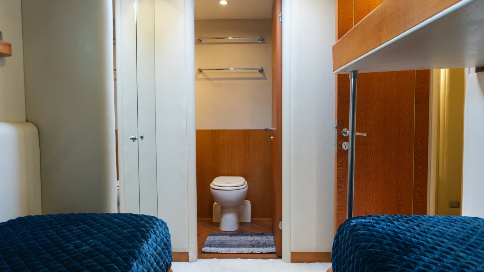 Guest Cabin with Ensuite Bathroom