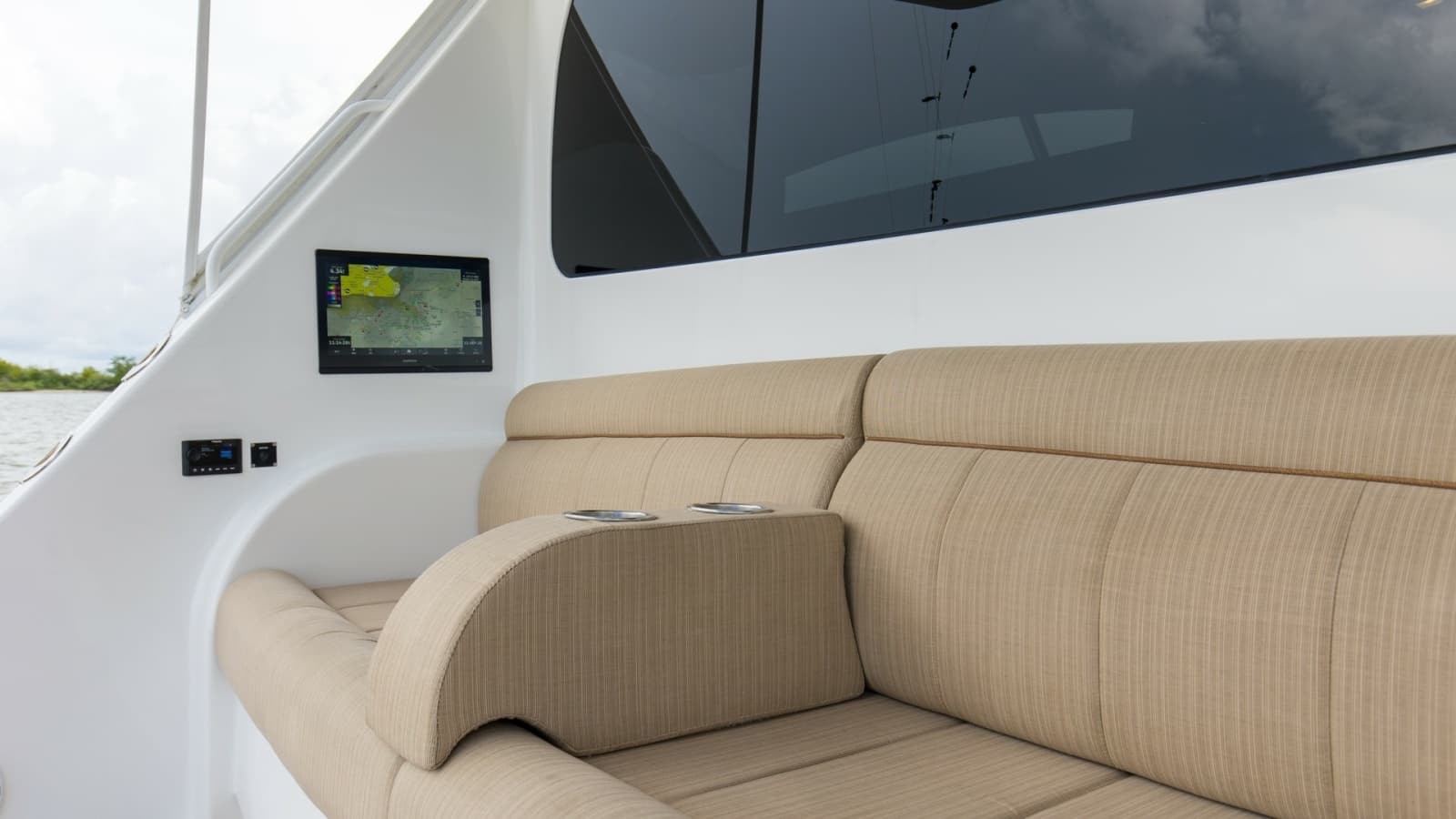 2017 72 Viking Enclosed Bridge Share-E Rear Deck (7)