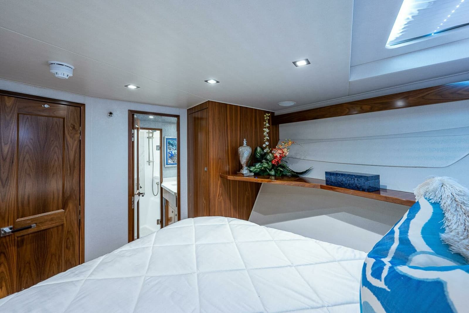 Viking 75 MIRAGE - Forward Stateroom
