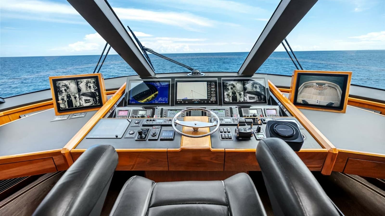 Enclosed Bridge Helm Station
