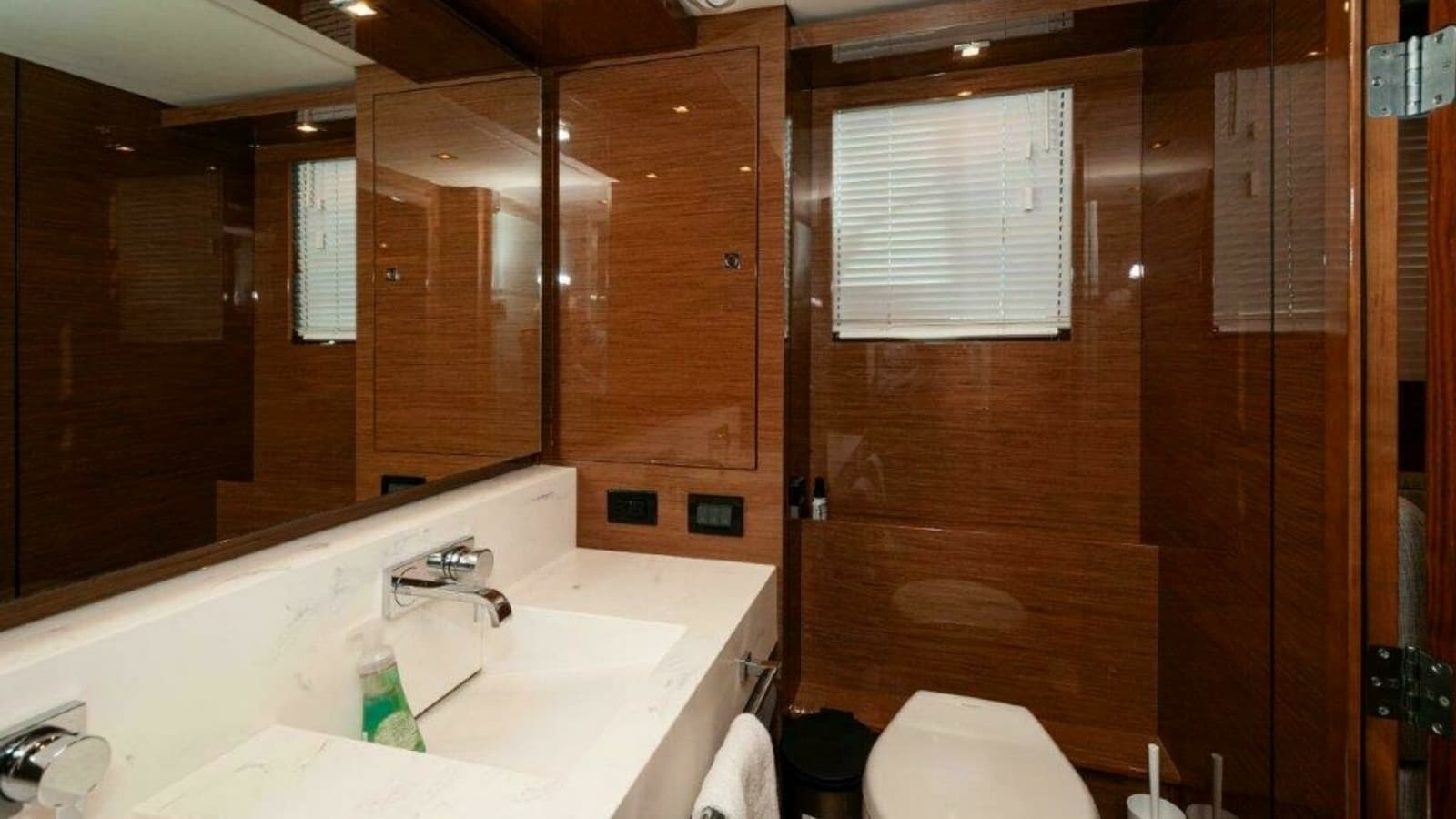 2020 Cruisers Yachts- HARPER BELL- Master Head