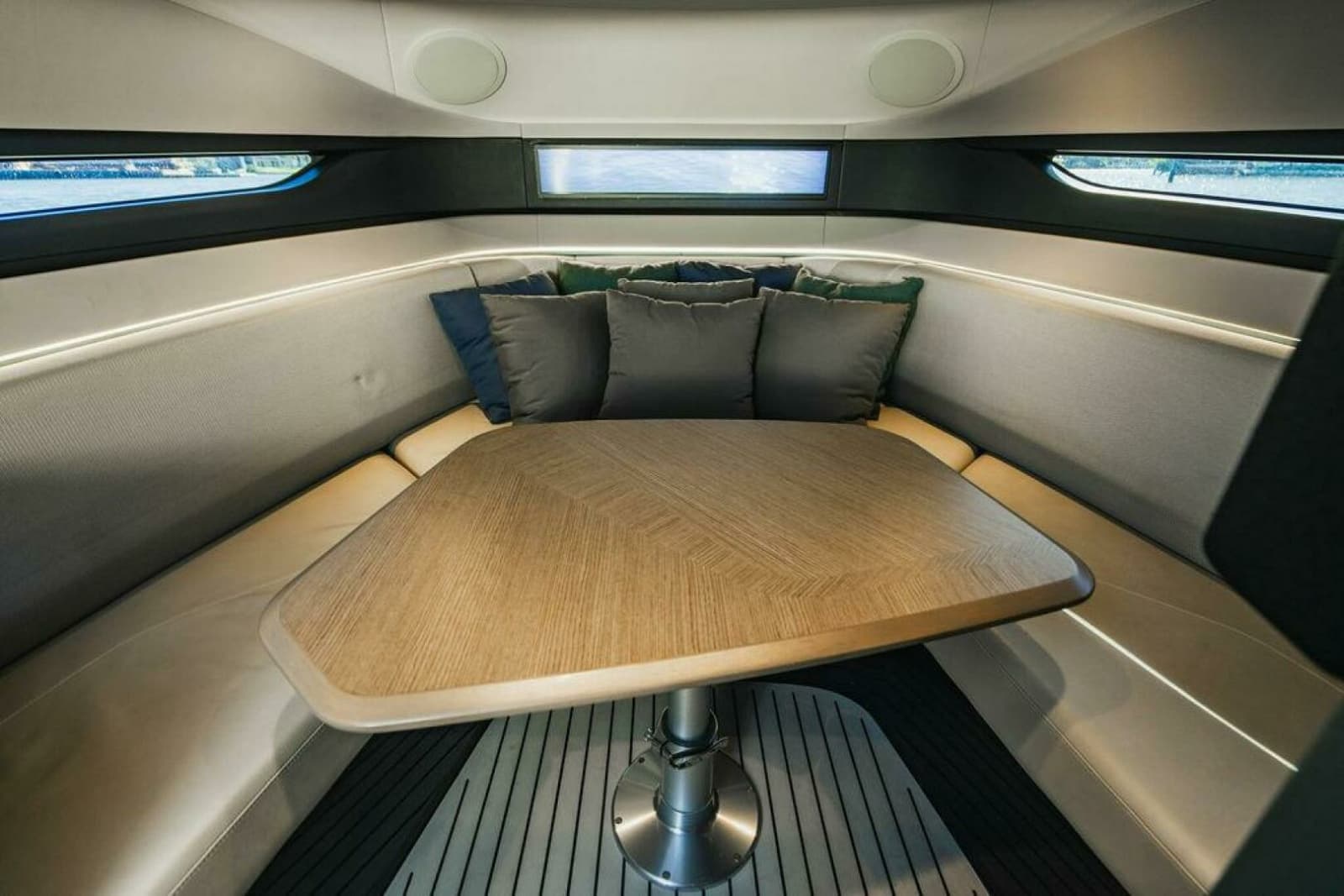 2020 Princess R35