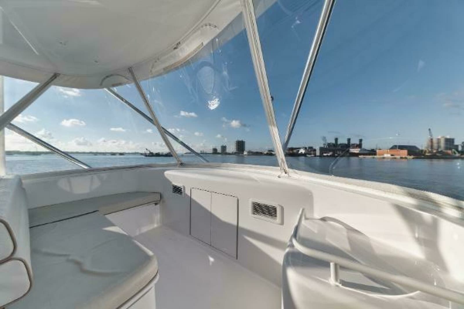 54' Hatteras GT54 - Flybridge
