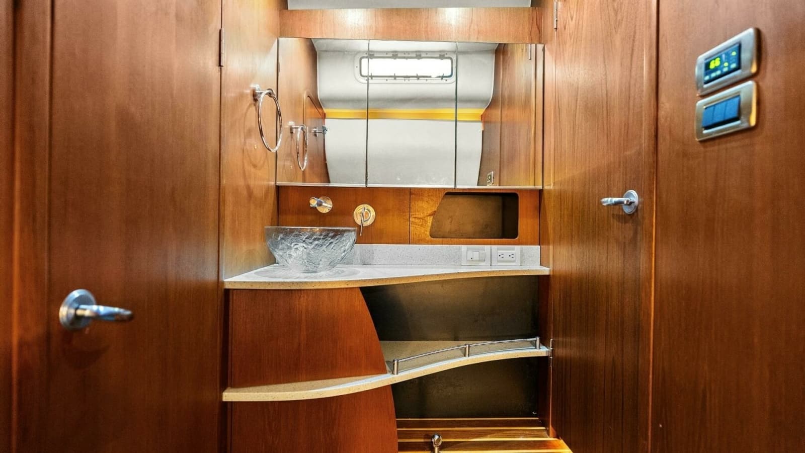 2007 Tiara Yachts 4300 Sovran - Companionway