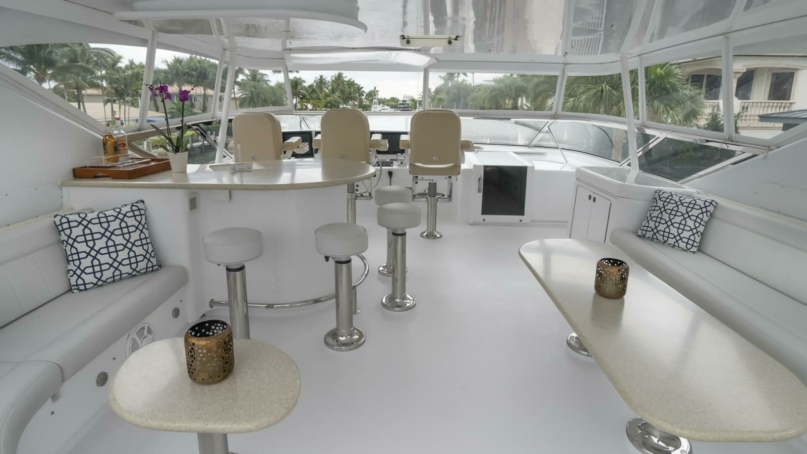 Hatteras 80 Gallopin- Flybridge