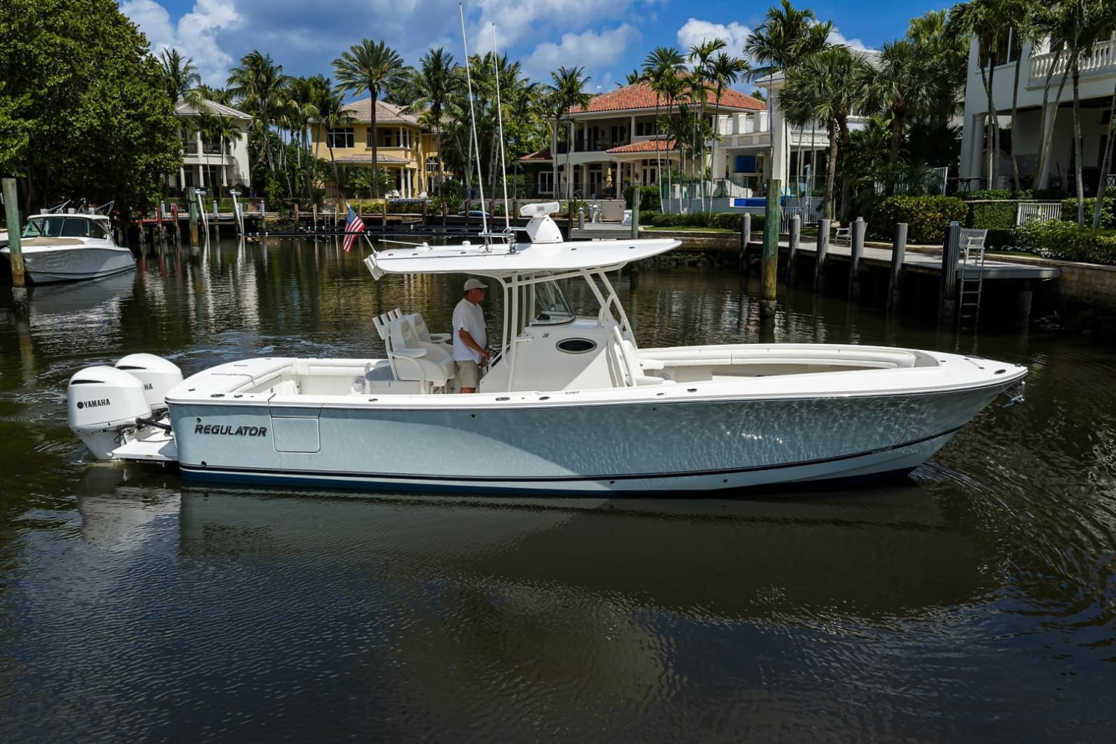 2019 Regulator 31 Center Console