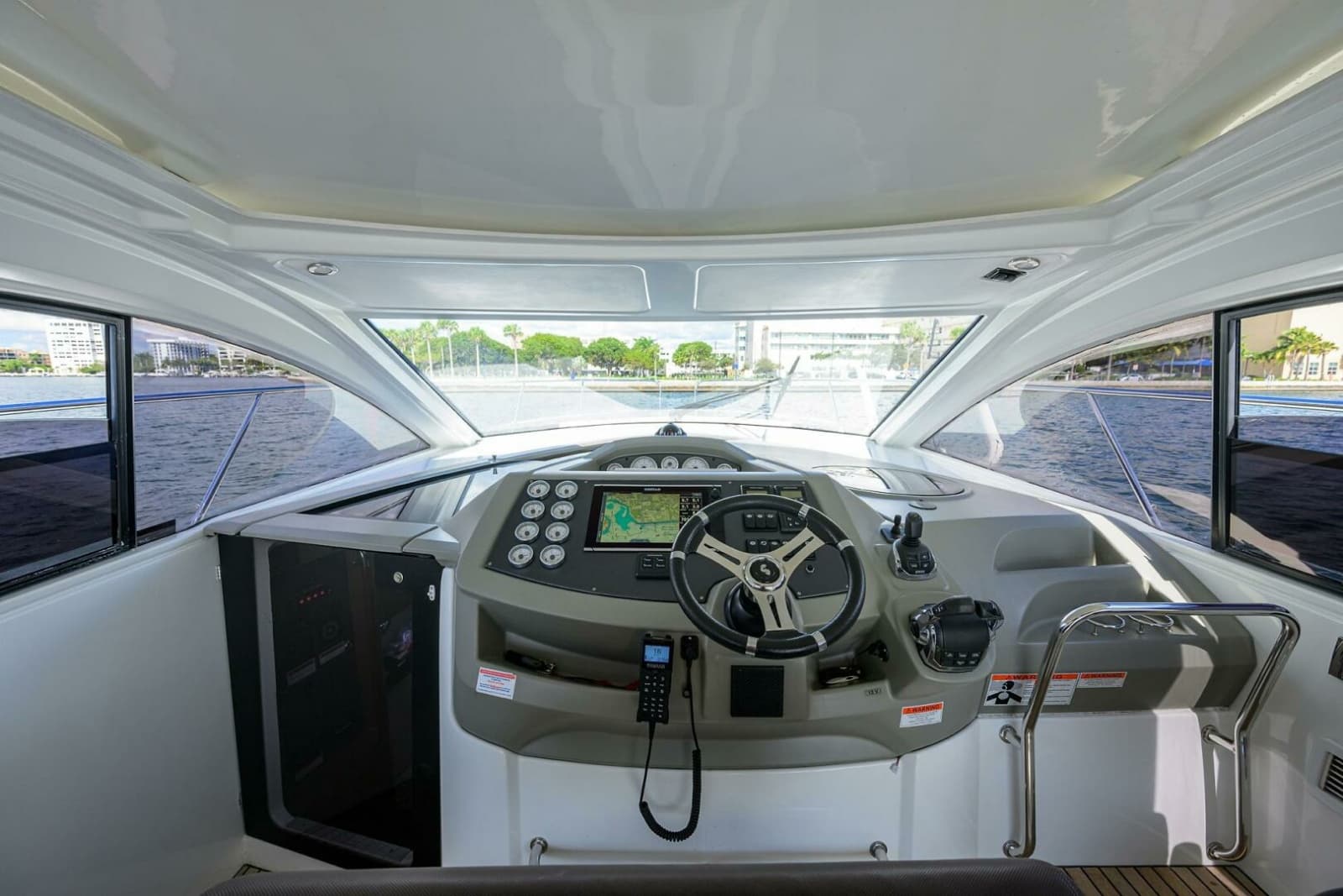 Beneteau 38 GT - Helm Electronics, Seating