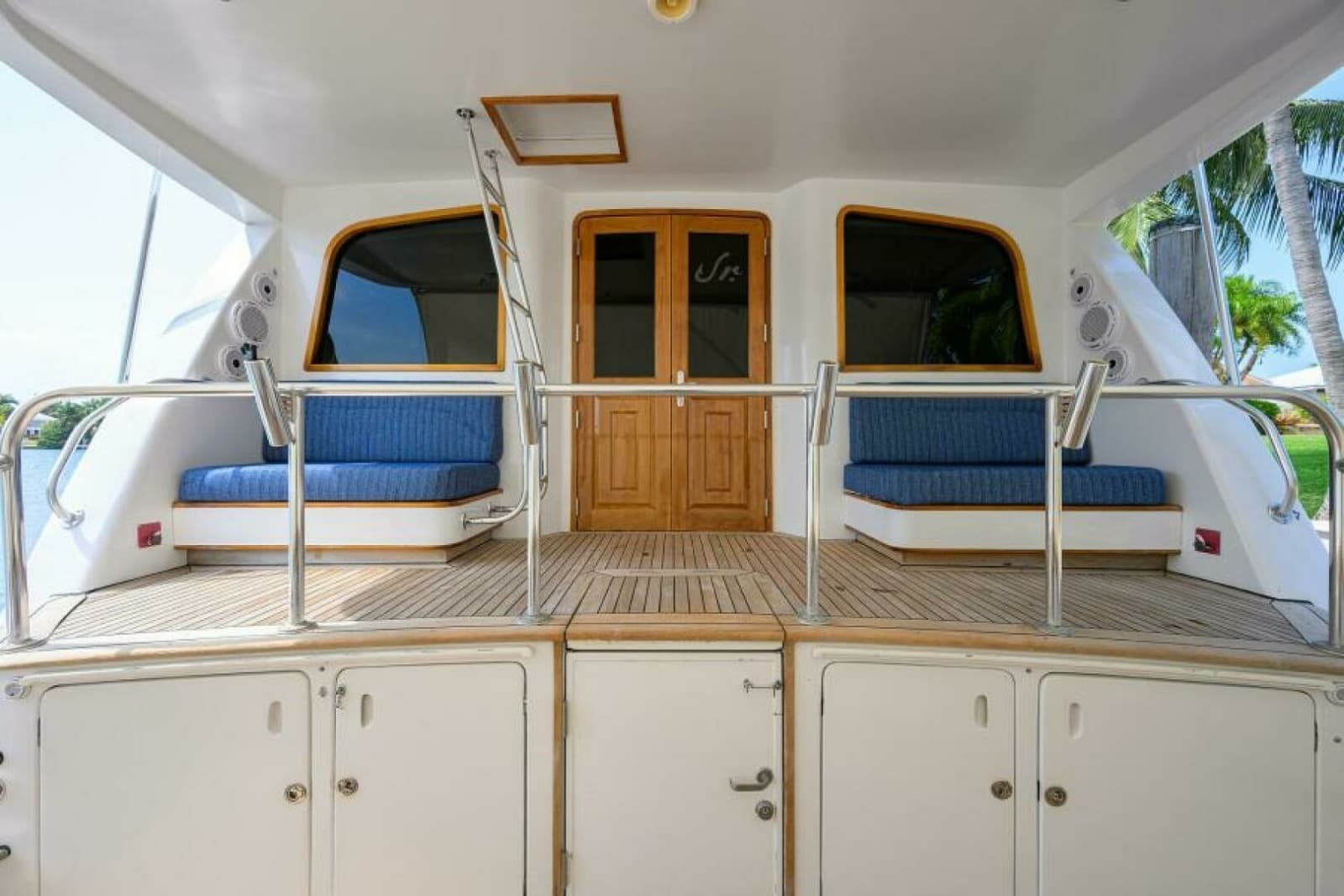 2004 Sea Force IX 82 Enclosed Bridge