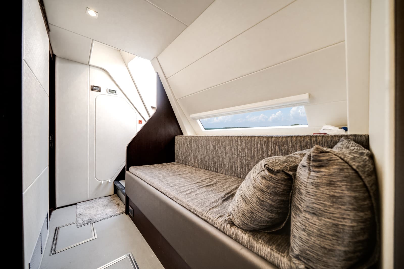 2019 Sunseeker 76 Flybridge
