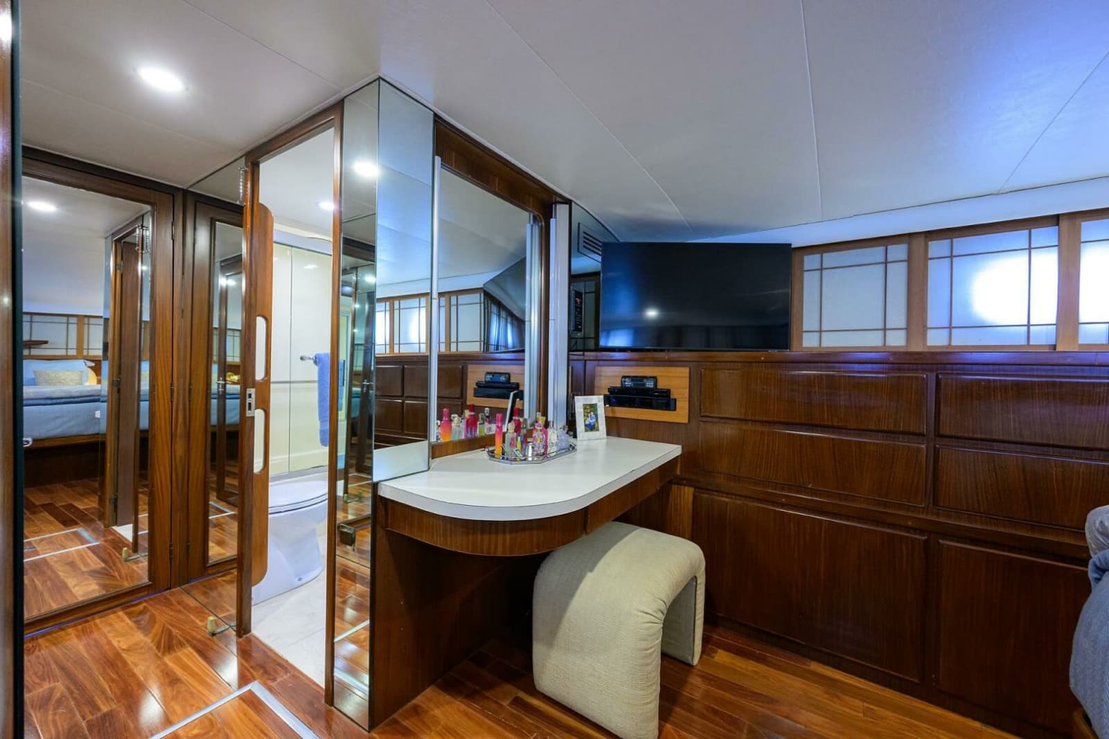 1991 Hatteras 78 Cockpit Motor Yacht