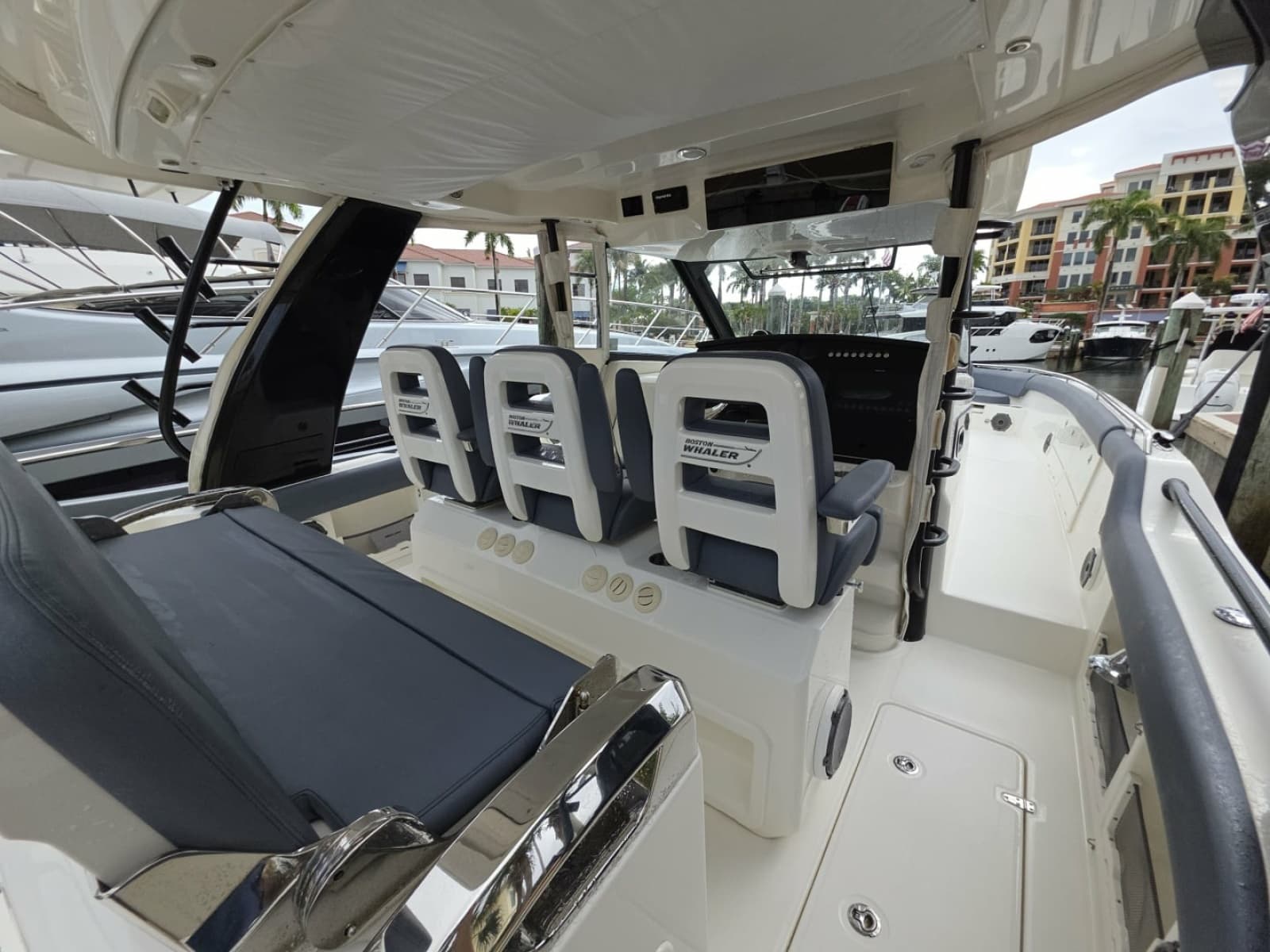 2021 Boston Whaler 420 Outrage BFT-Profile