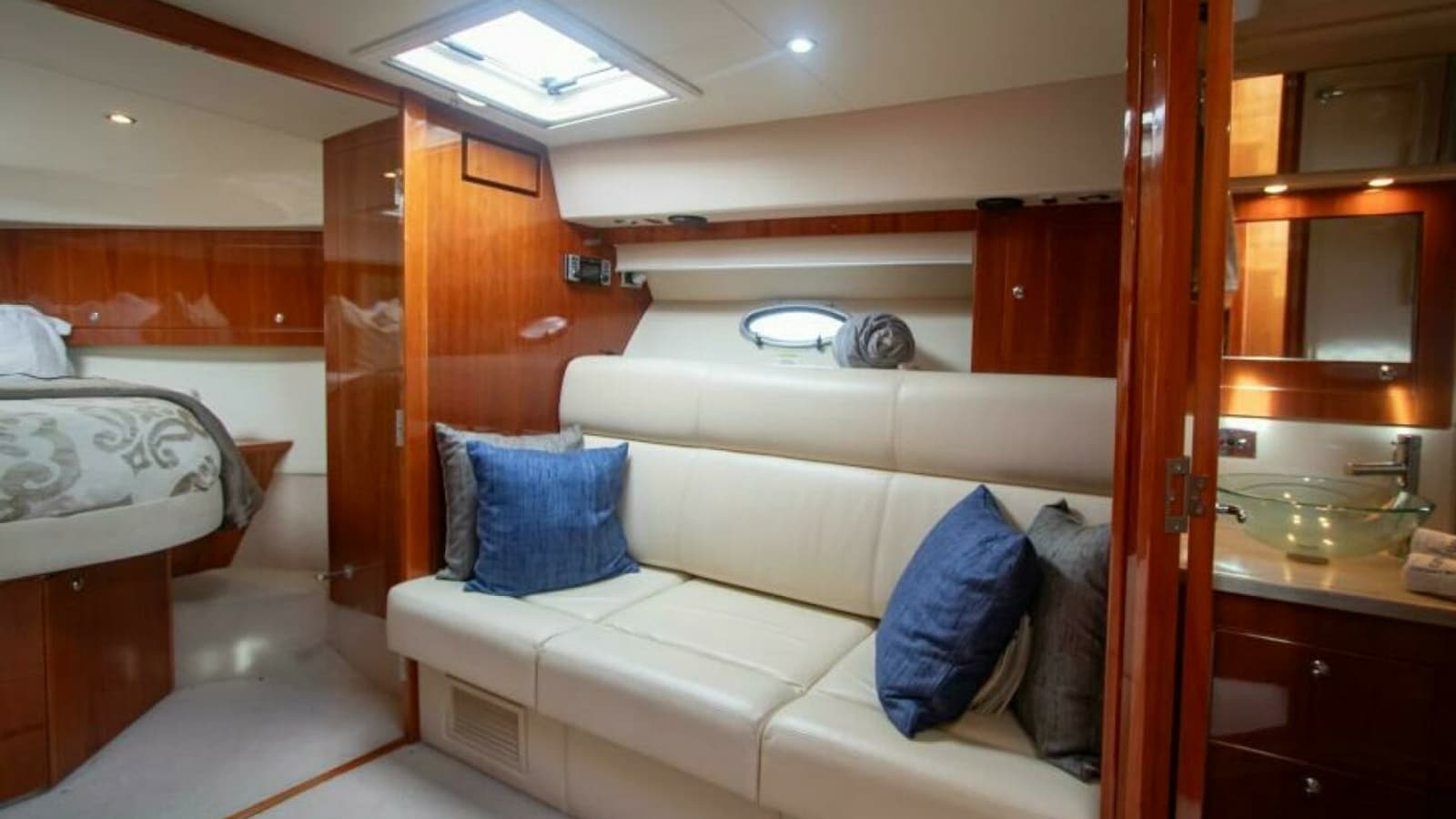 2012 Riviera 50 Sport Yacht "Contessa" - Guest Cabin Lounge Area