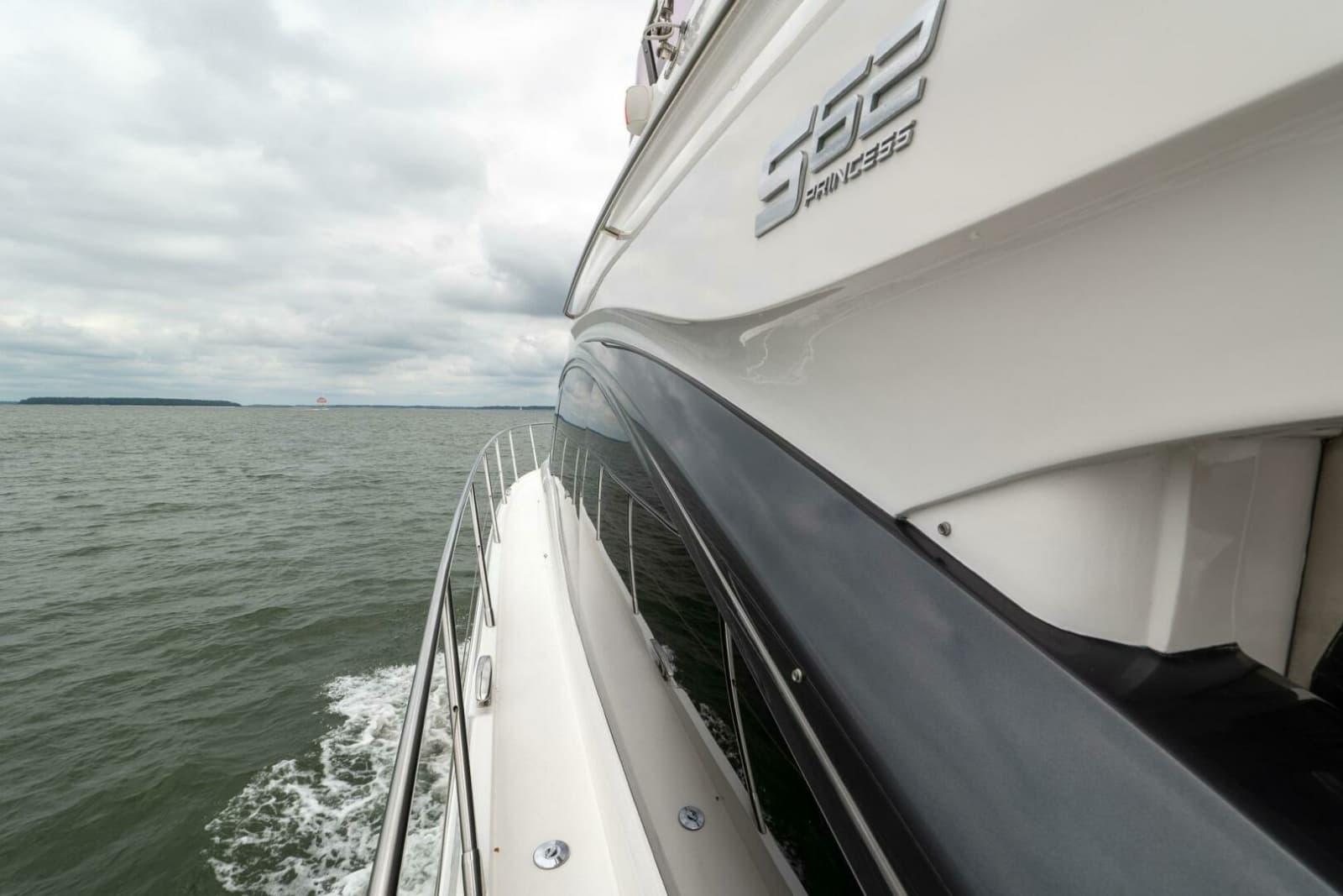 Princess 62 - Regent - Sidedeck
