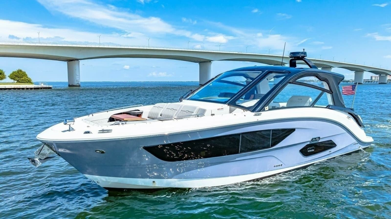 2022 Sea Ray 370 OB