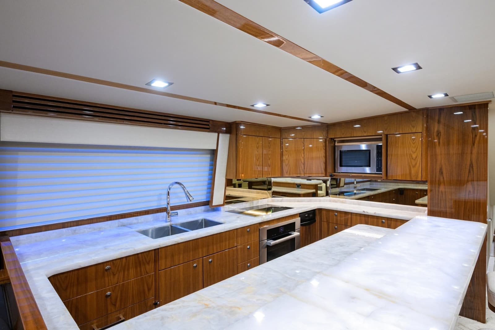 Viking 80 MERCEDES - Galley