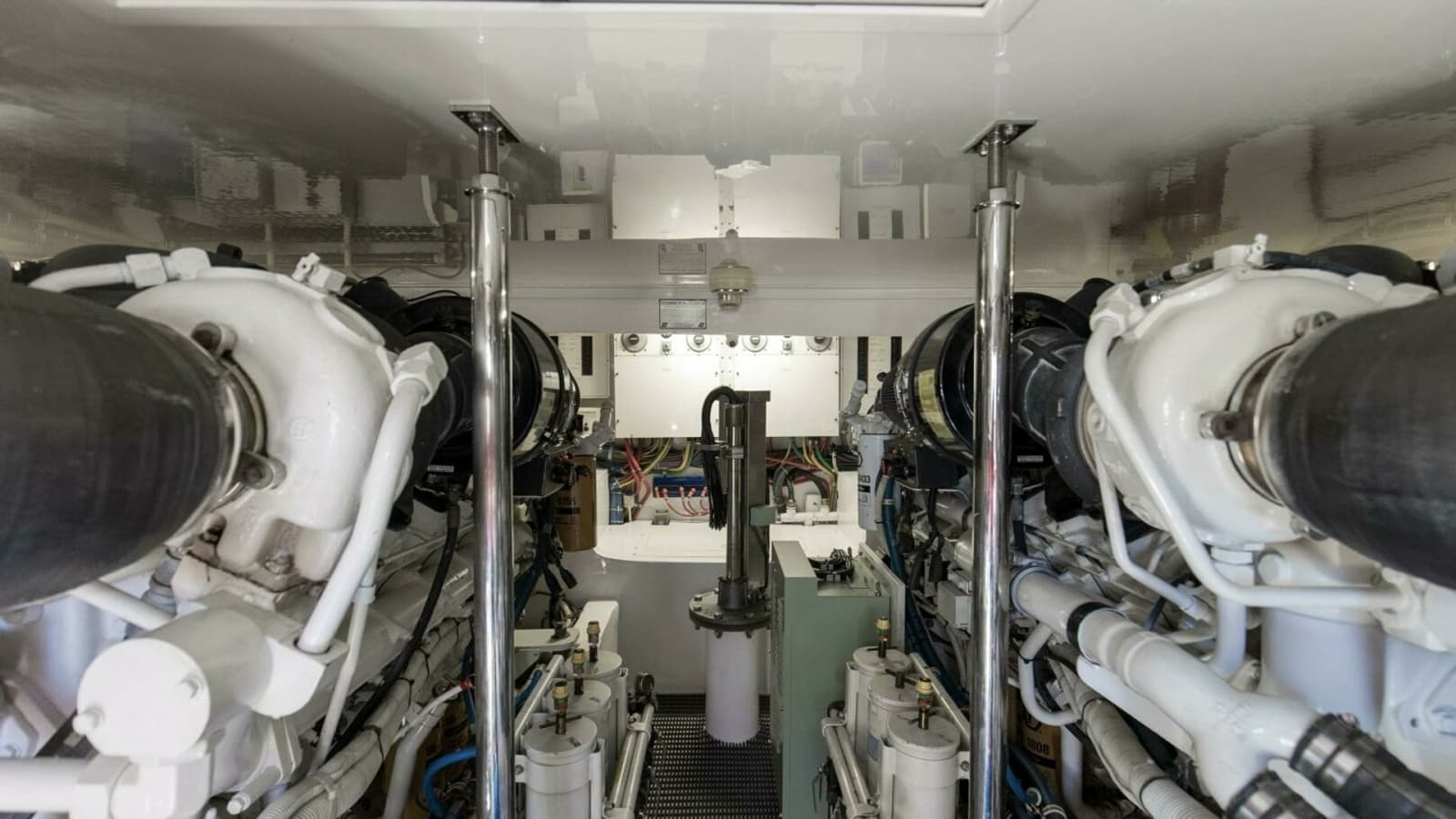 2008 60 Hatteras Blacksmith Engine Room