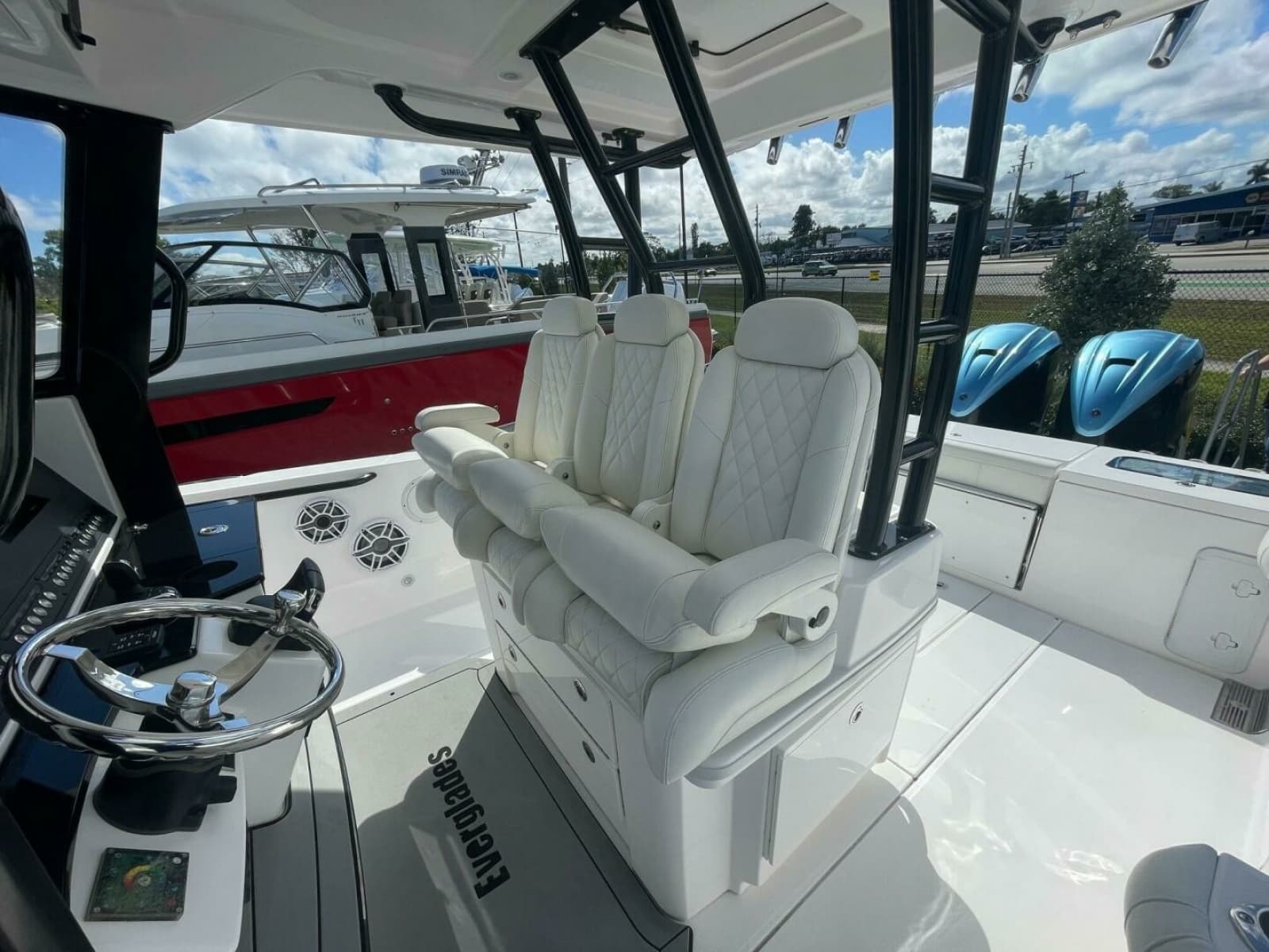 Everglades 335 Center Console -
