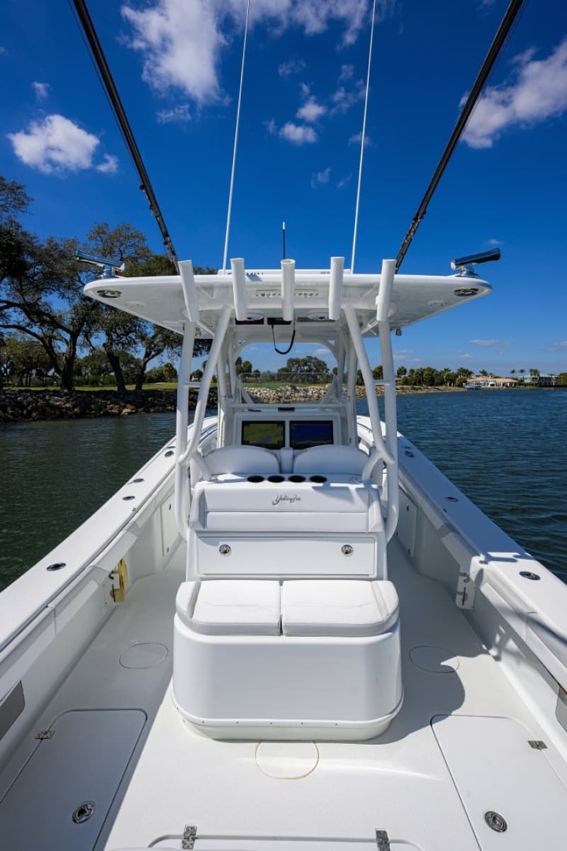 Yellowfin 34 - Cockpit