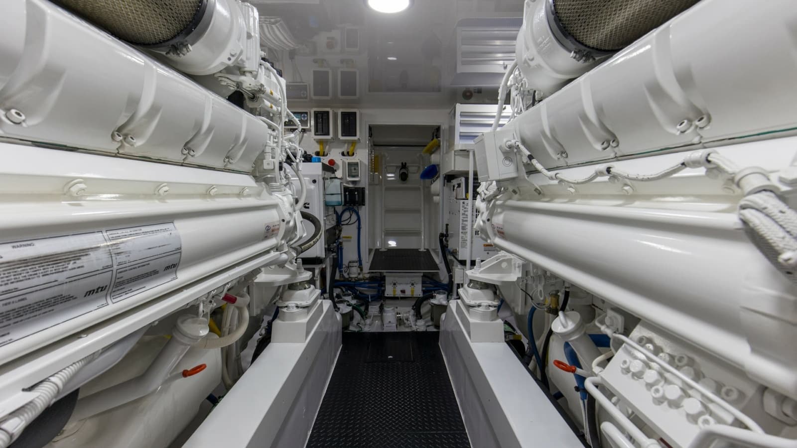 2022 Viking Convertible Cole Play Engine Room (11)