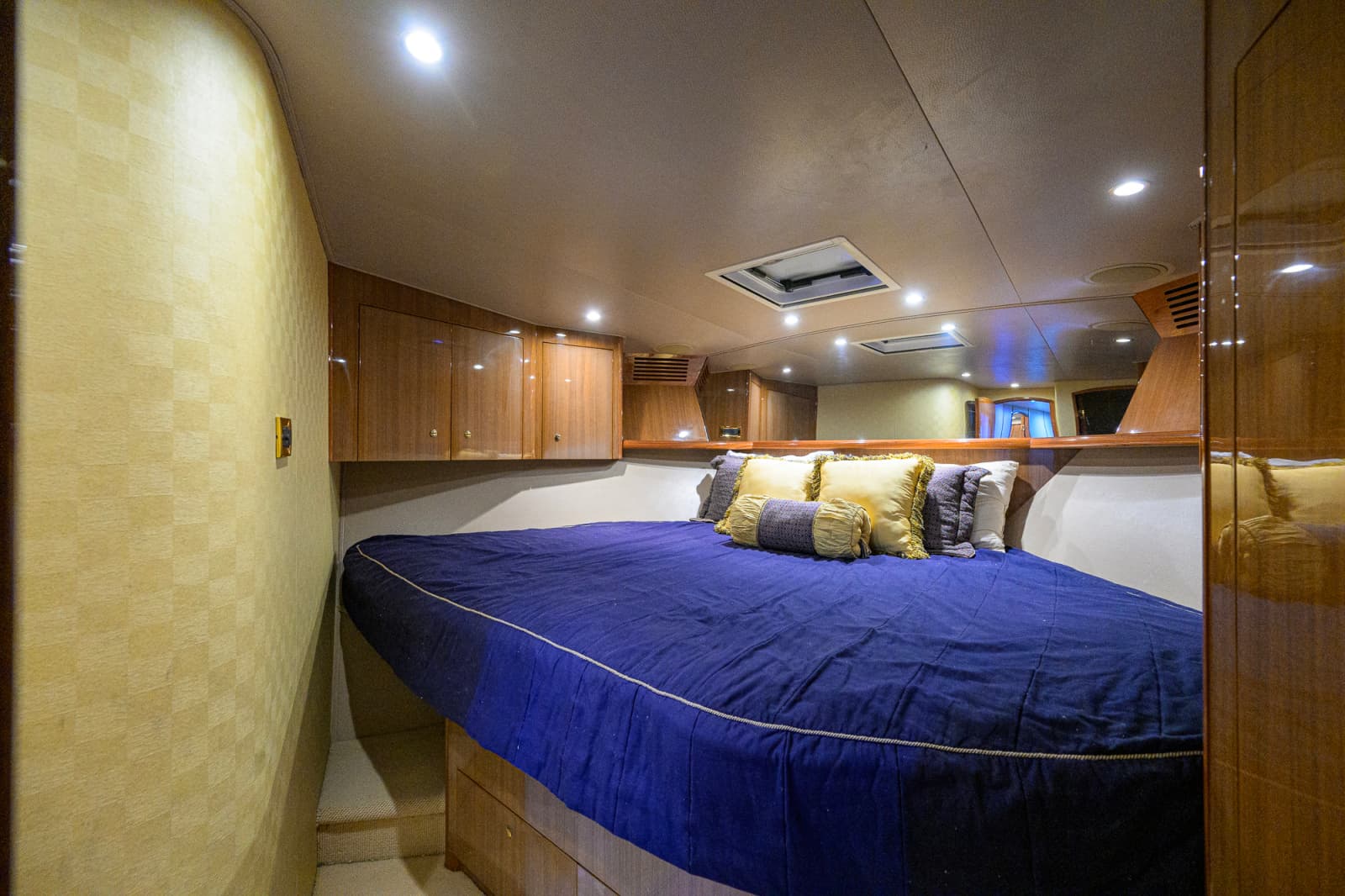 2006 Viking 68 Enclosed Bridge