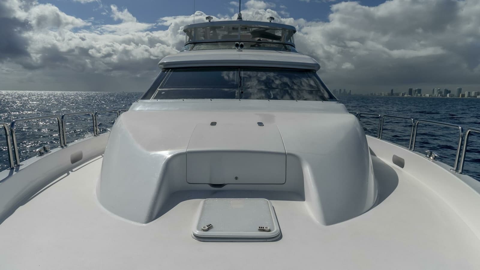 Hatteras 80 Gallopin- Bow