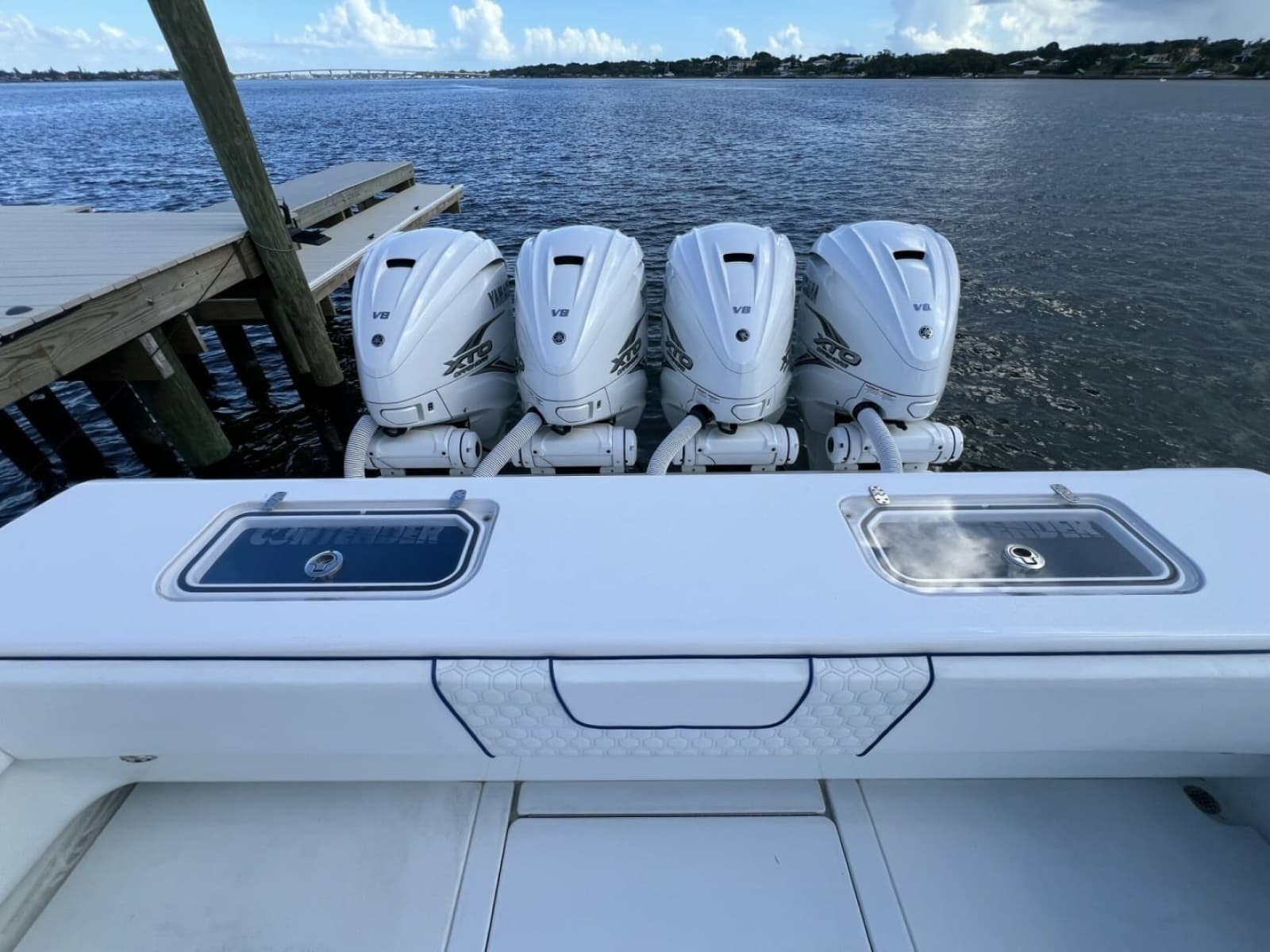 Contender 44 NAUTI GIRL - Cockpit