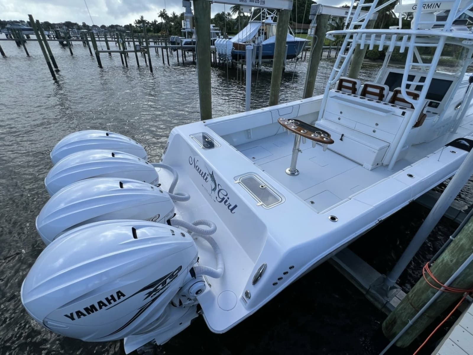 Contender 44 NAUTI GIRL - Aft