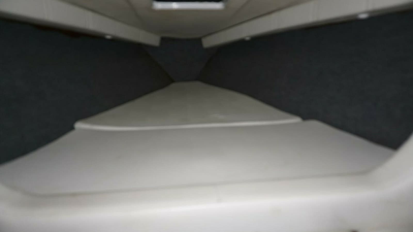 1998 32 Active Thunder 32 CC Ms. Rita V Berth (1)