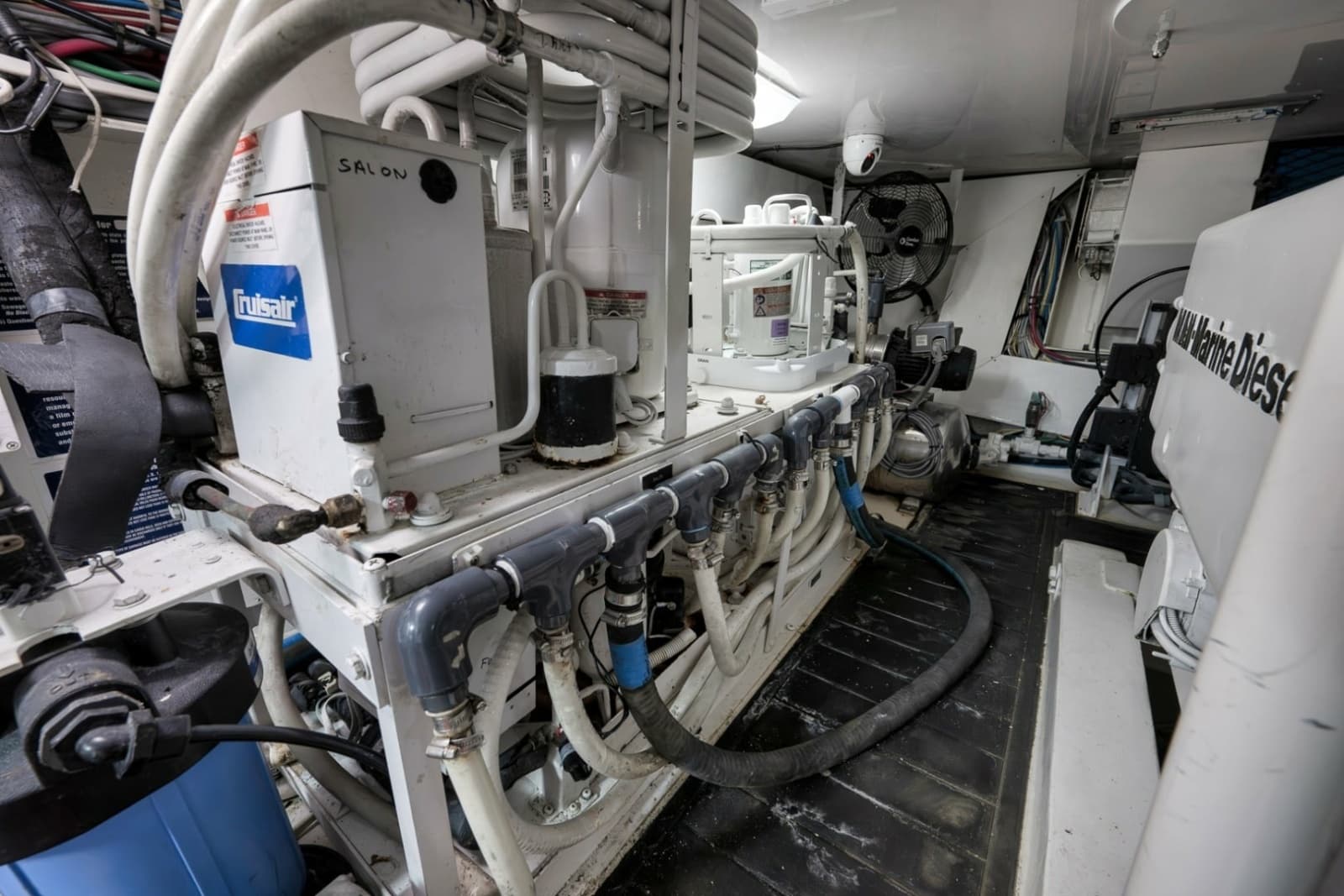 Viking 52 - THE HURRICANE - Engine Room