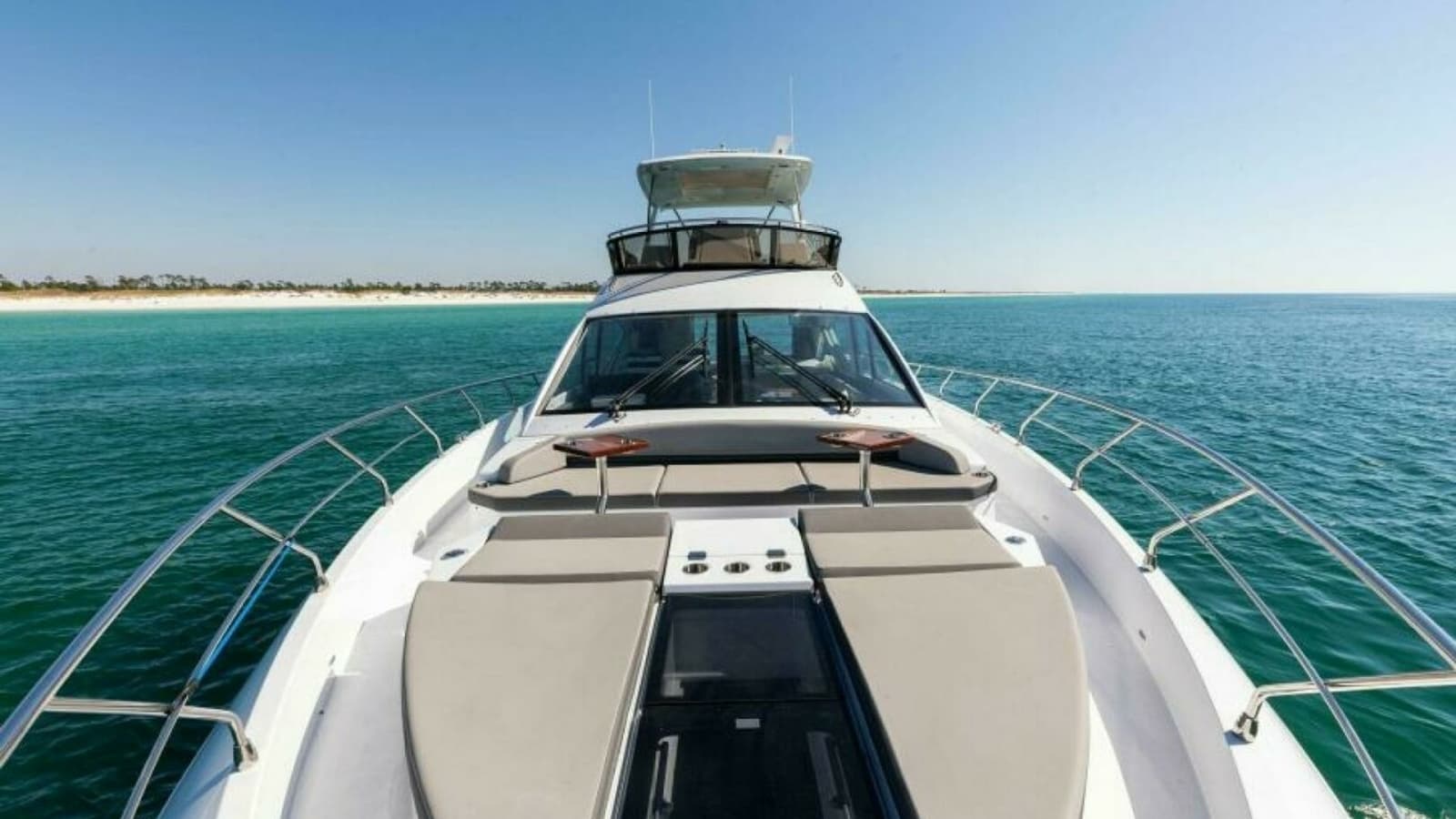 2023 Cruisers Yachts 60 Cantius Fly Bow (4)