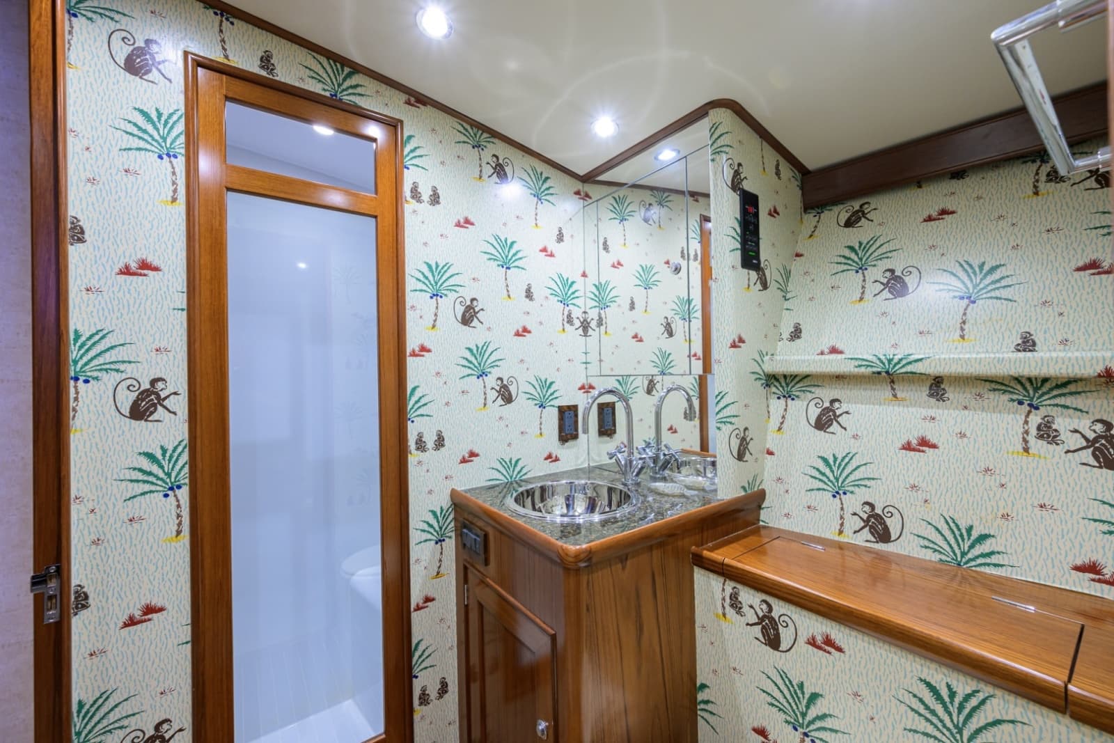 Rybovich 60 SIBONEY - Guest Stateroom Forward Ensuite Head