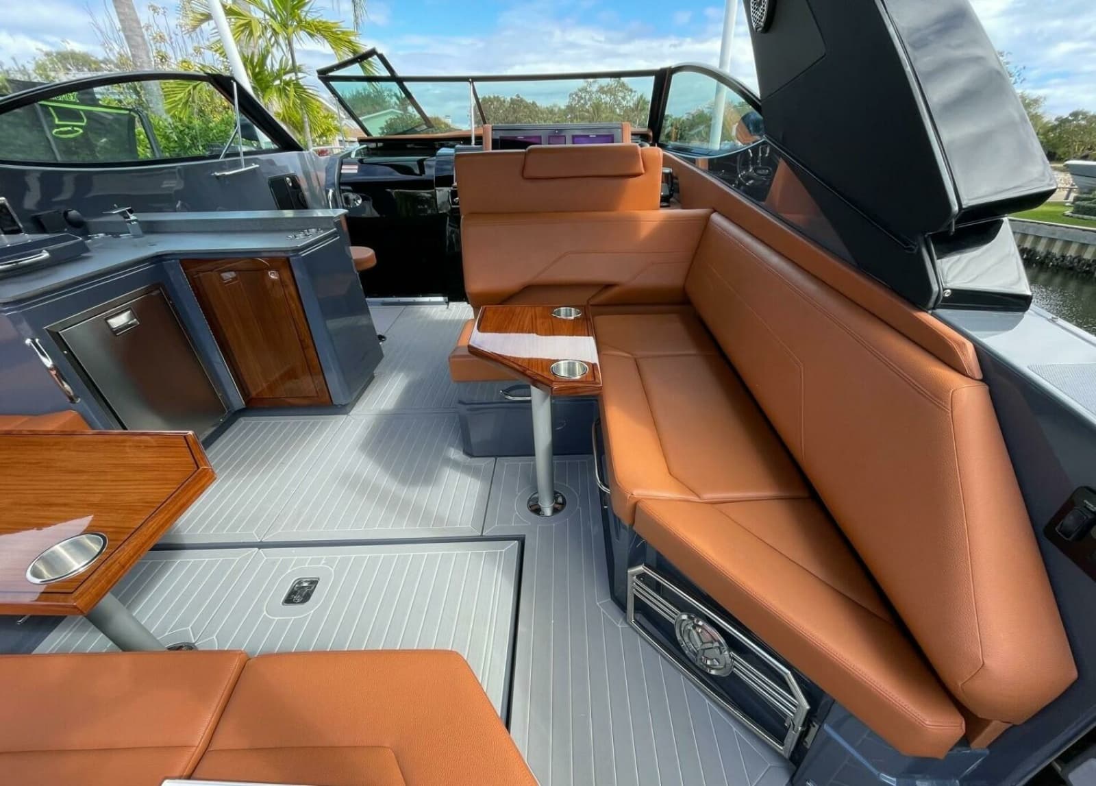 Cruisers Yachts 38 GLS -