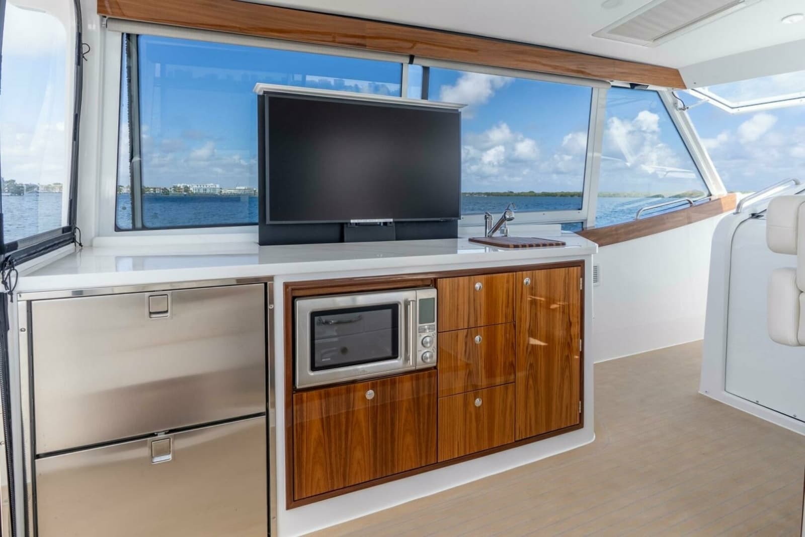 MJM 47X 47-003 - Outdoor TV and Galley