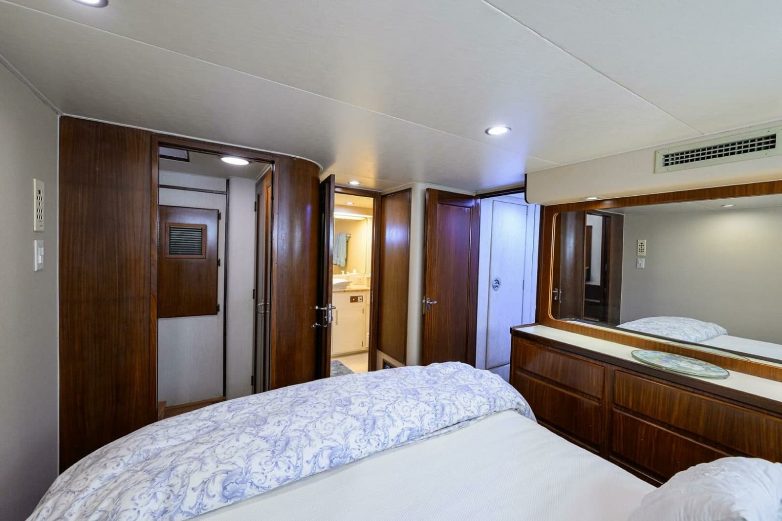 1991 Hatteras 78 Cockpit Motor Yacht