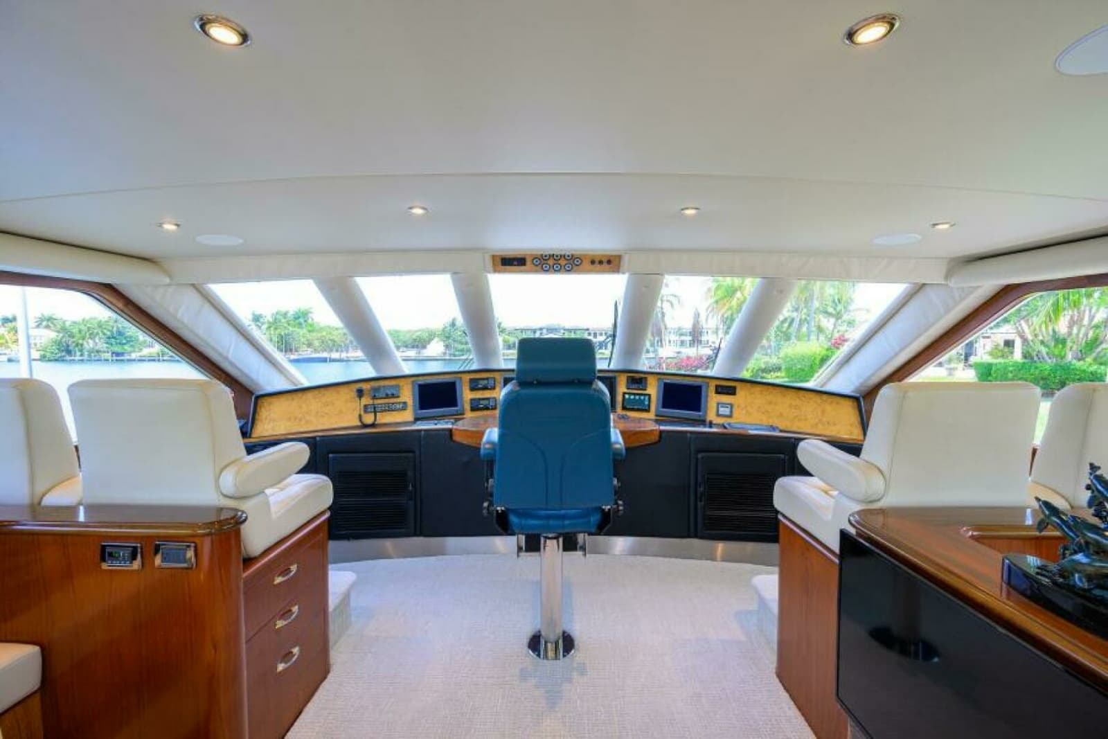 2004 Sea Force IX 82 Enclosed Bridge