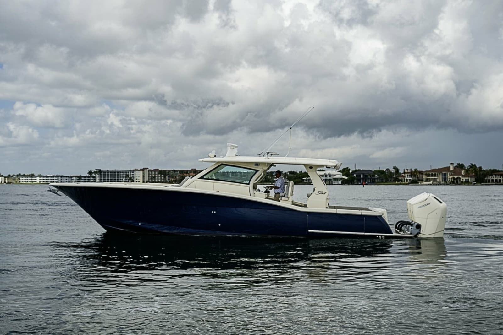 Scout 42 Maizey Blue - Exterior Profile
