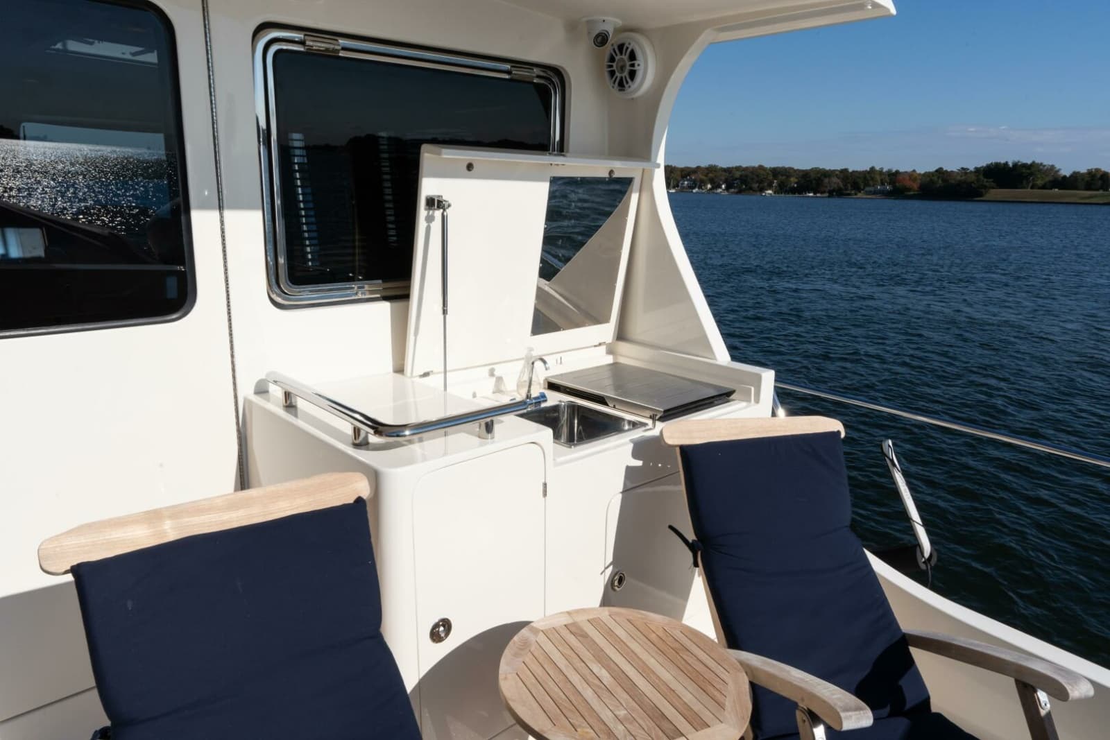Marlow 72 GRIFFIN - Aft Flybridge