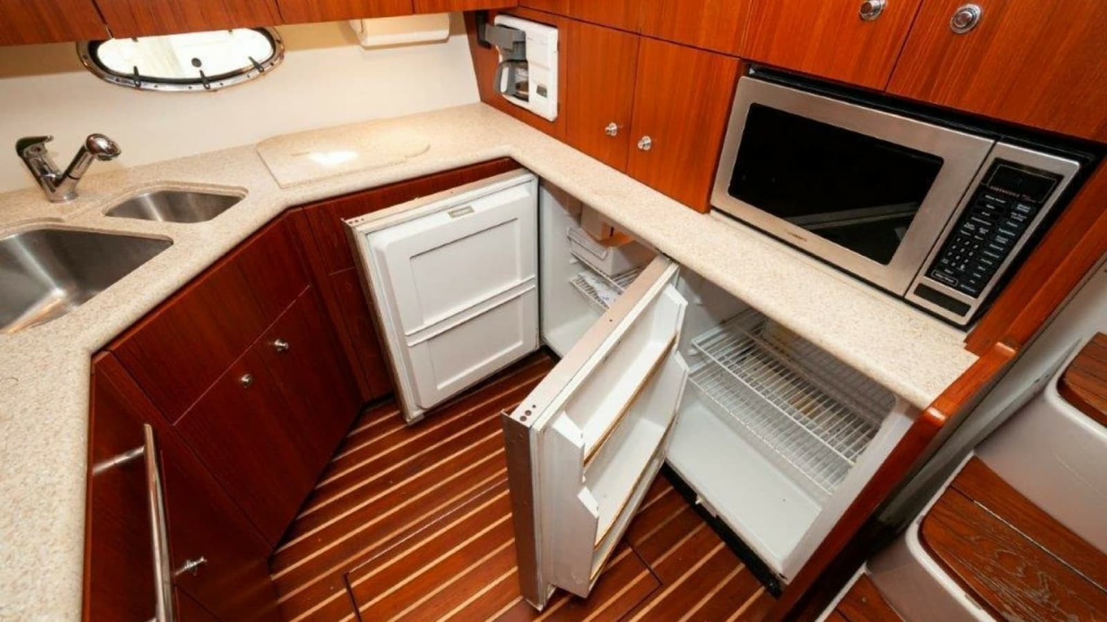 2003 Tiara Yachts 4200 Open Kingfisher Galley 4
