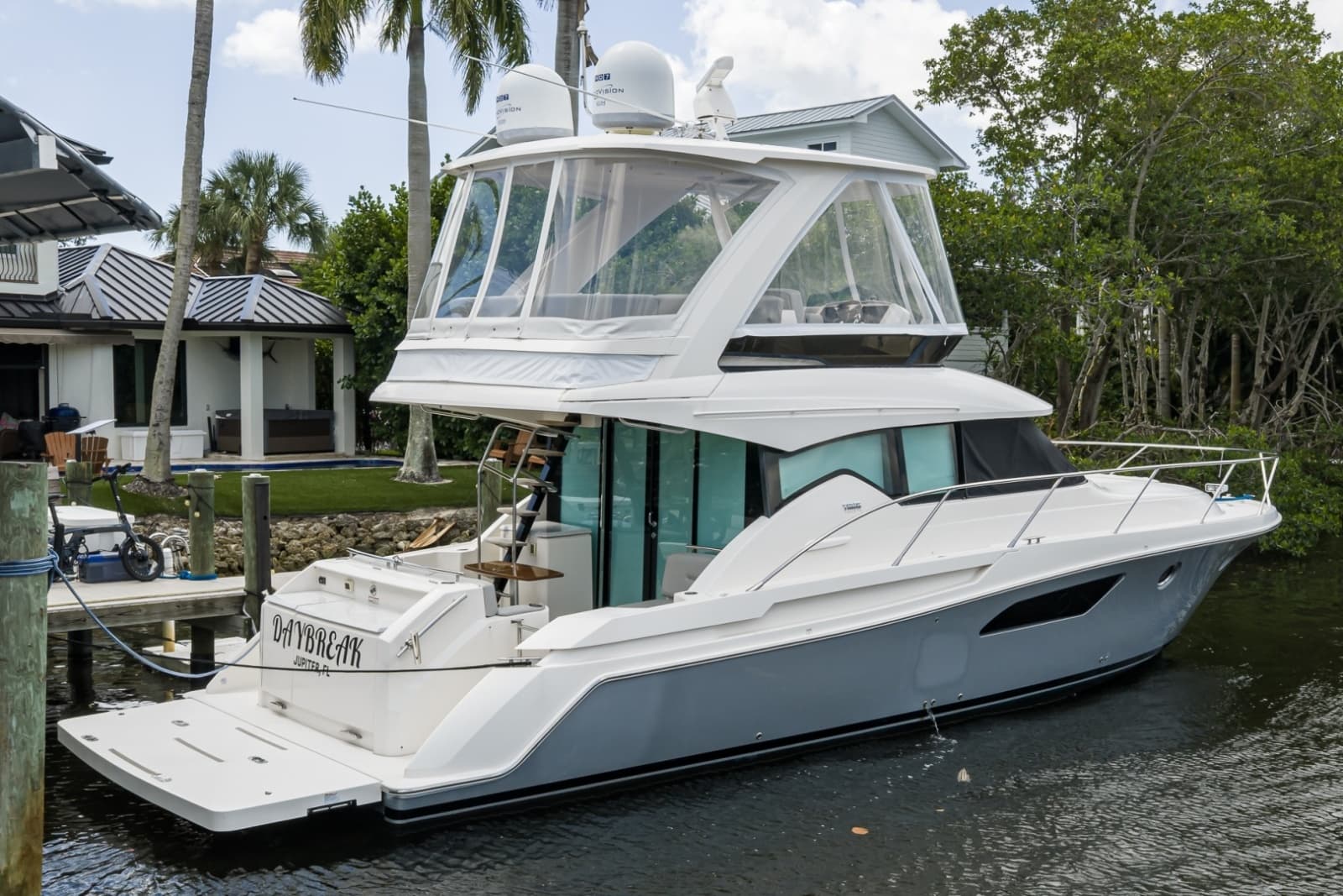 Tiara 44 Daybreak - Exterior Profile