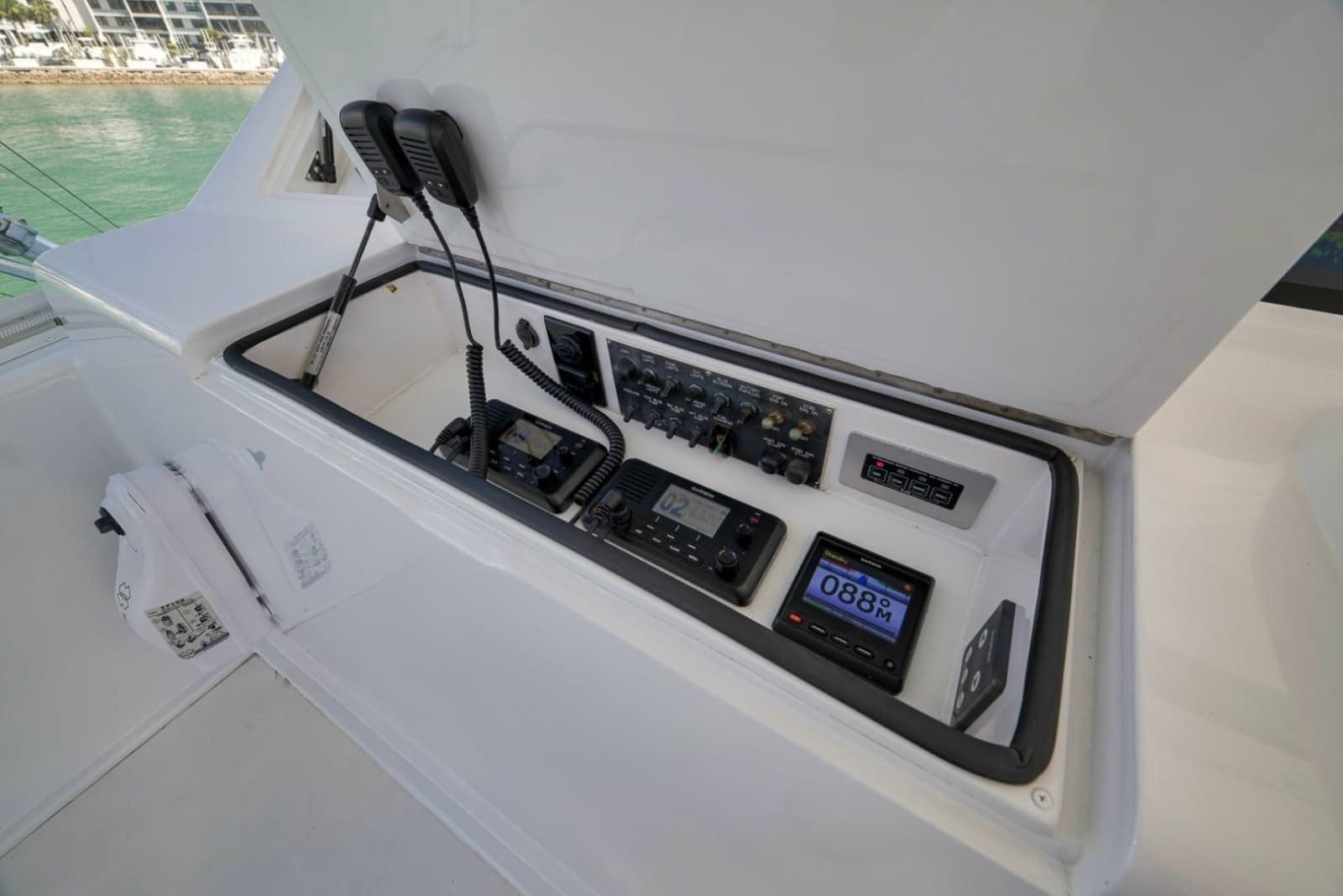Viking 52 - THE HURRICANE - Flybridge Helm Station Electronics