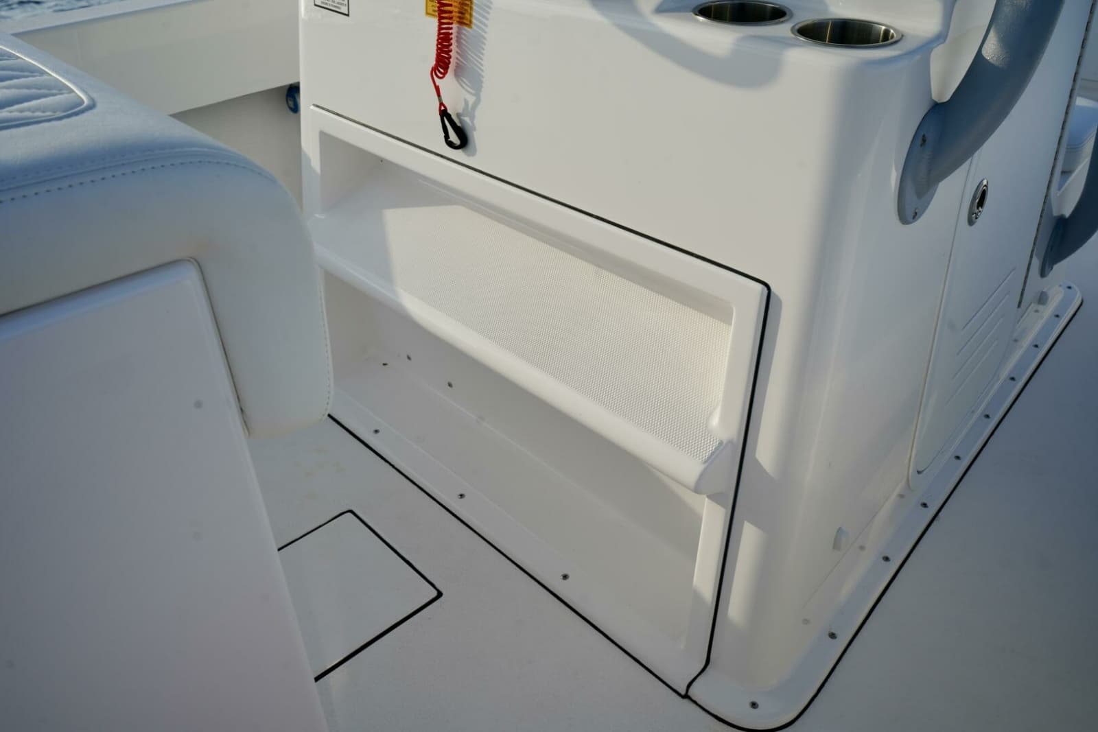 Reef Runner 23 - Deck Equipment
