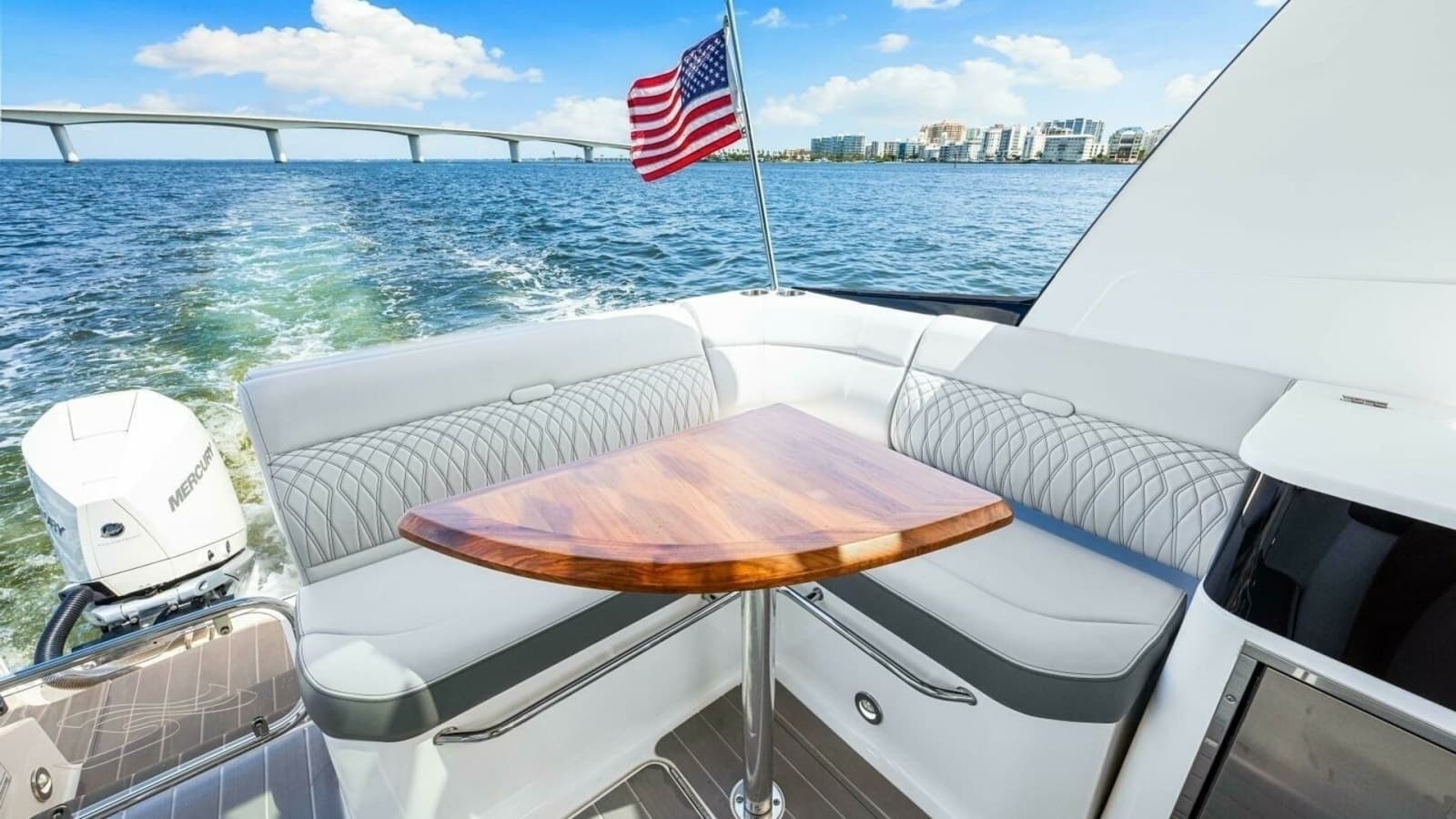 2022 Sea Ray 370 OB
