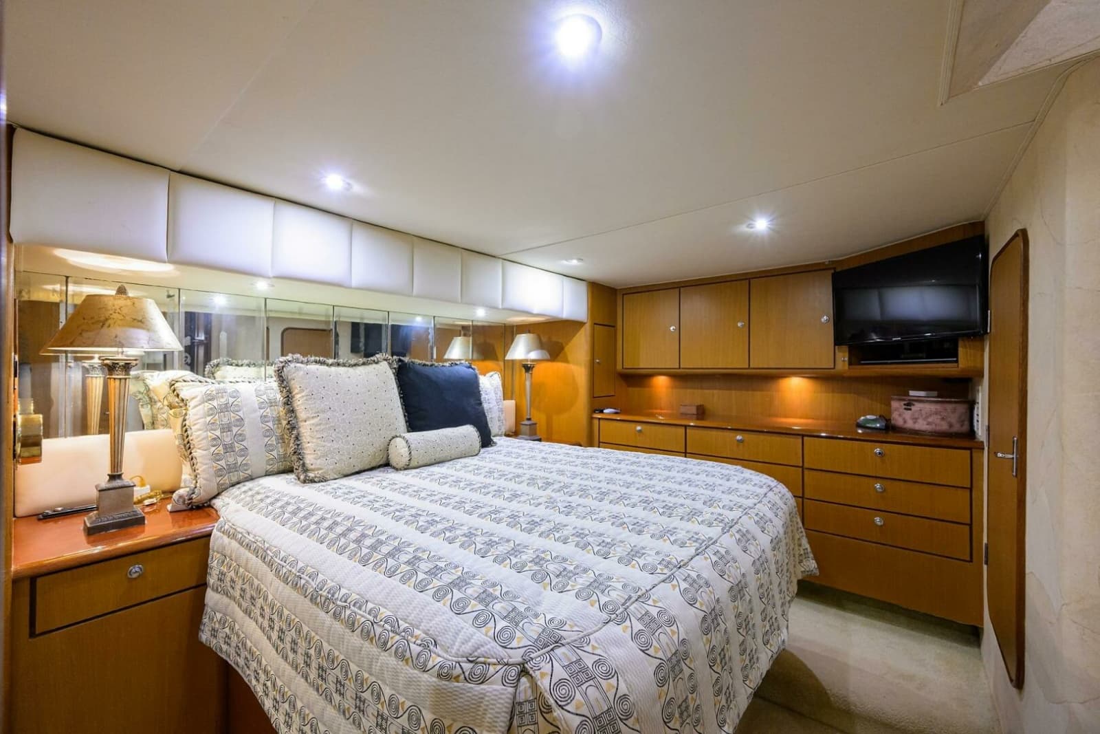2001 Ocean Yachts 56 Super Sport